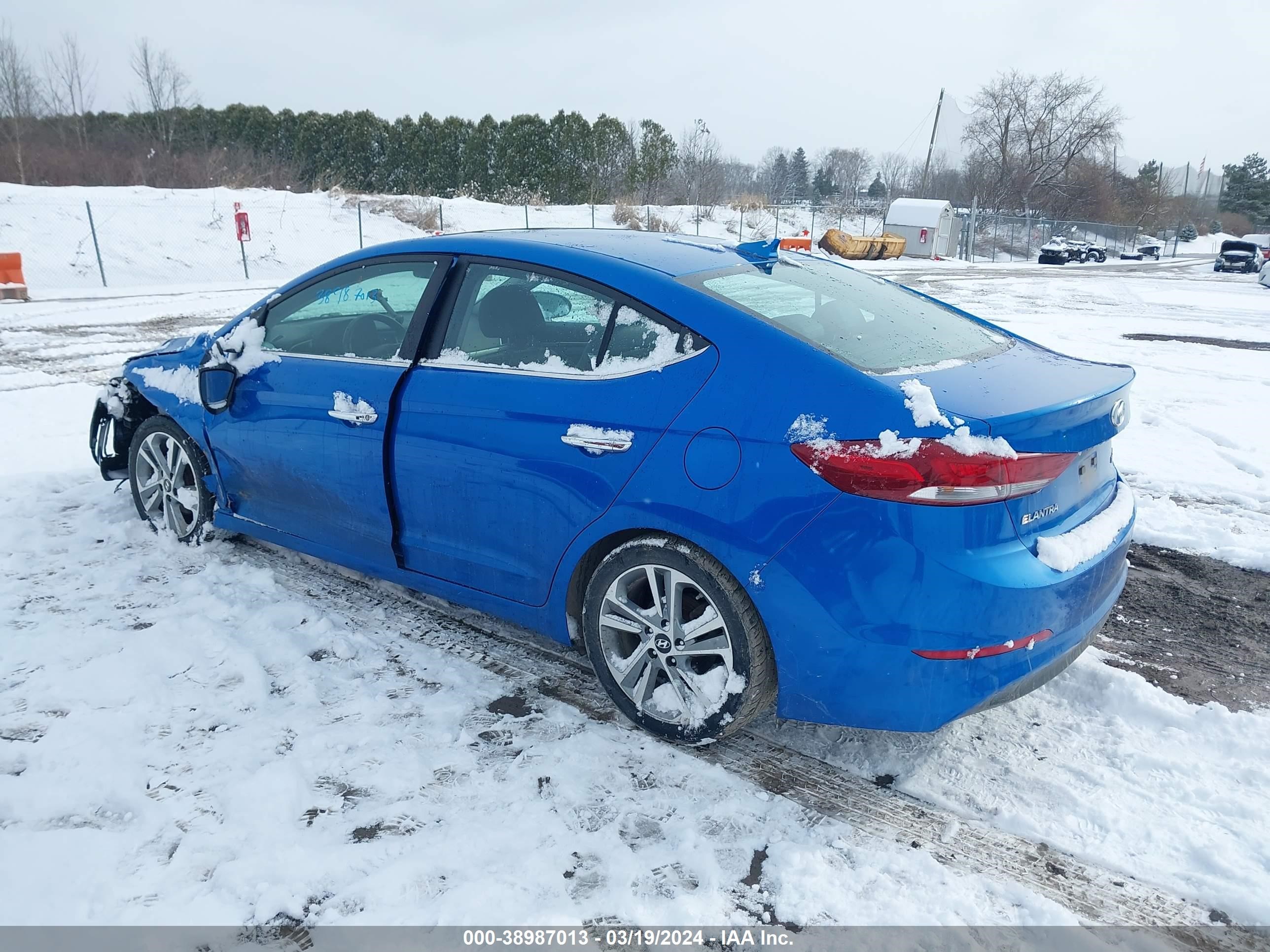 Photo 2 VIN: KMHD84LF6HU212211 - HYUNDAI ELANTRA 