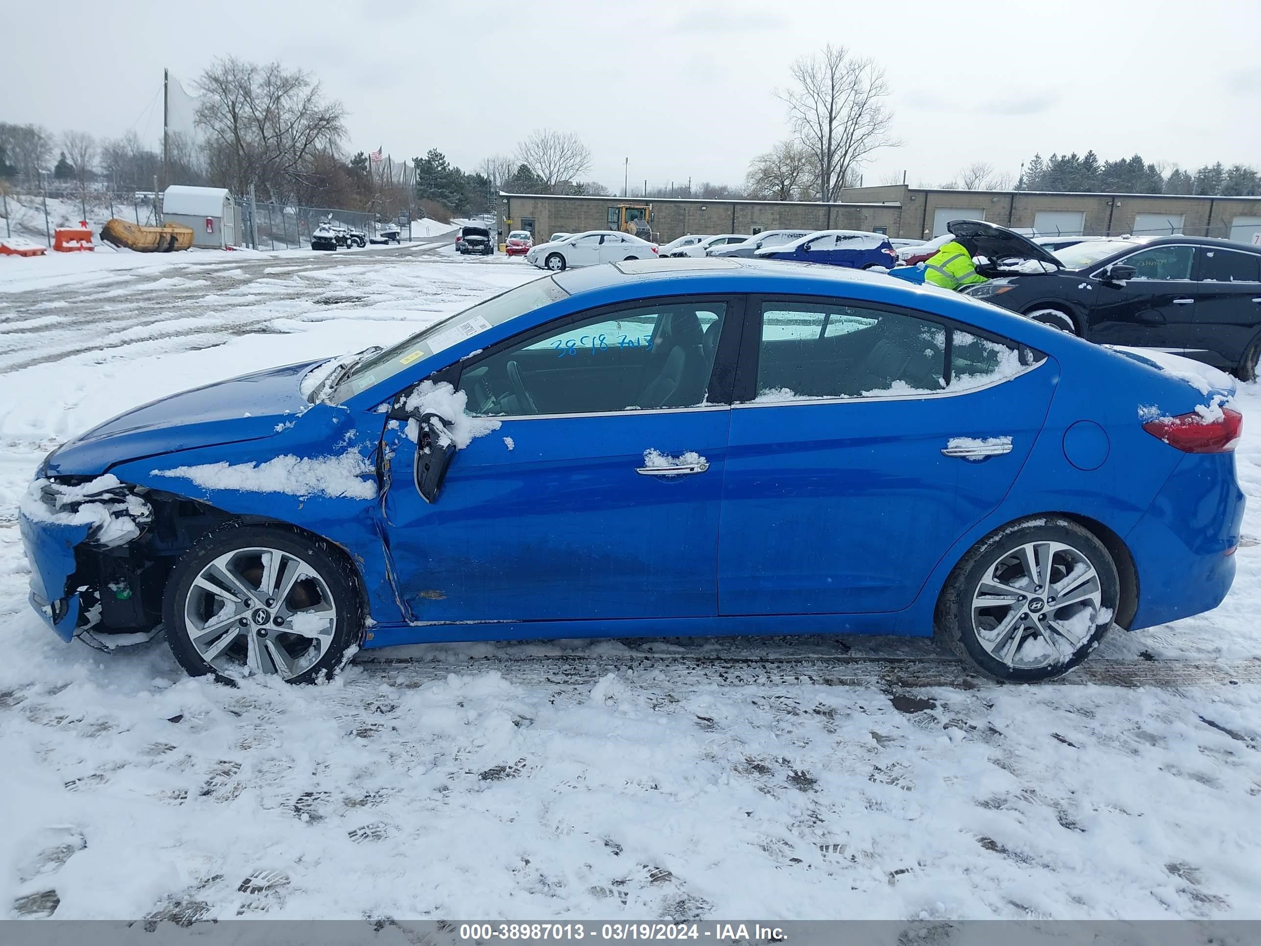 Photo 5 VIN: KMHD84LF6HU212211 - HYUNDAI ELANTRA 