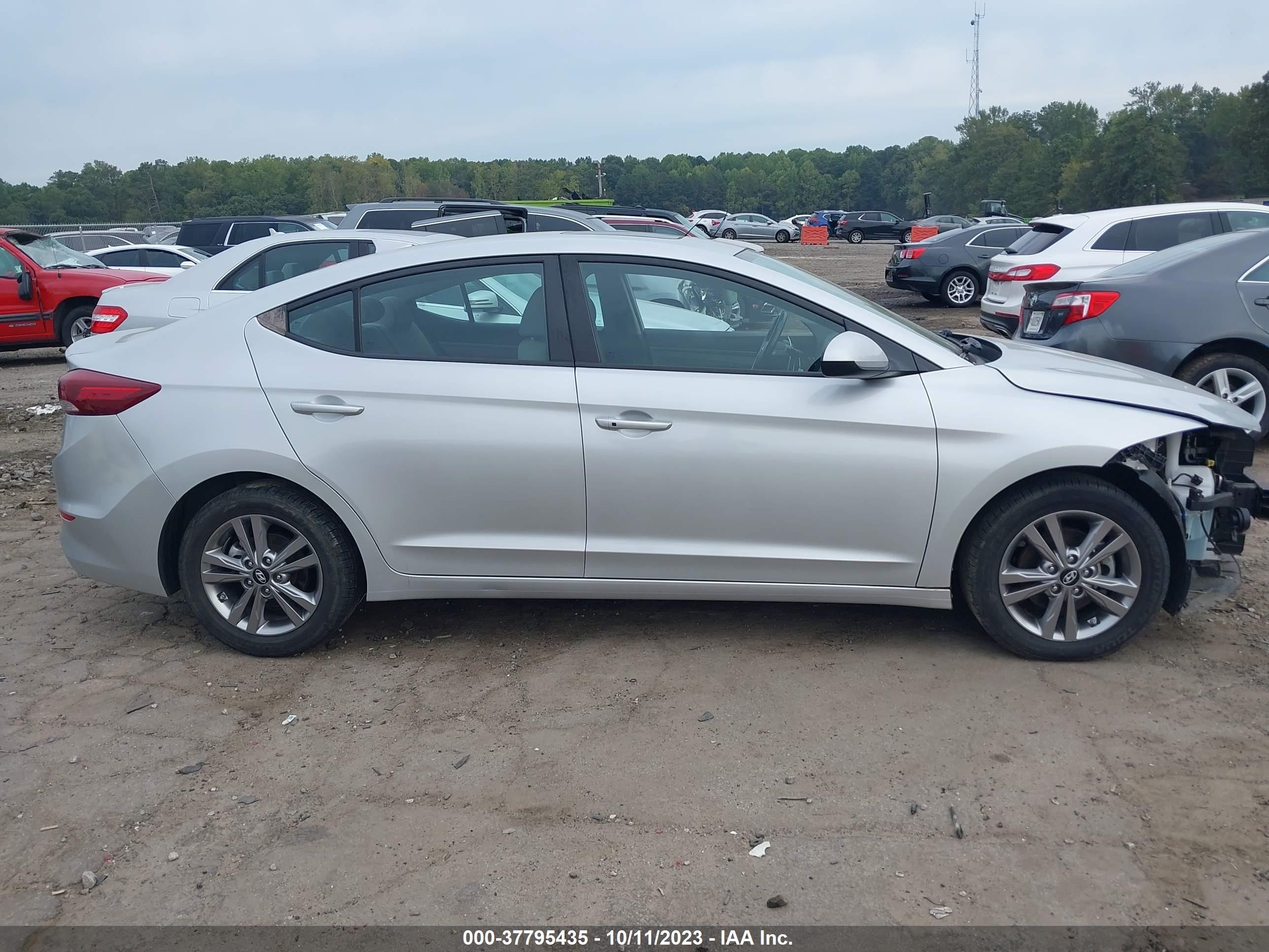 Photo 13 VIN: KMHD84LF6JU629124 - HYUNDAI ELANTRA 