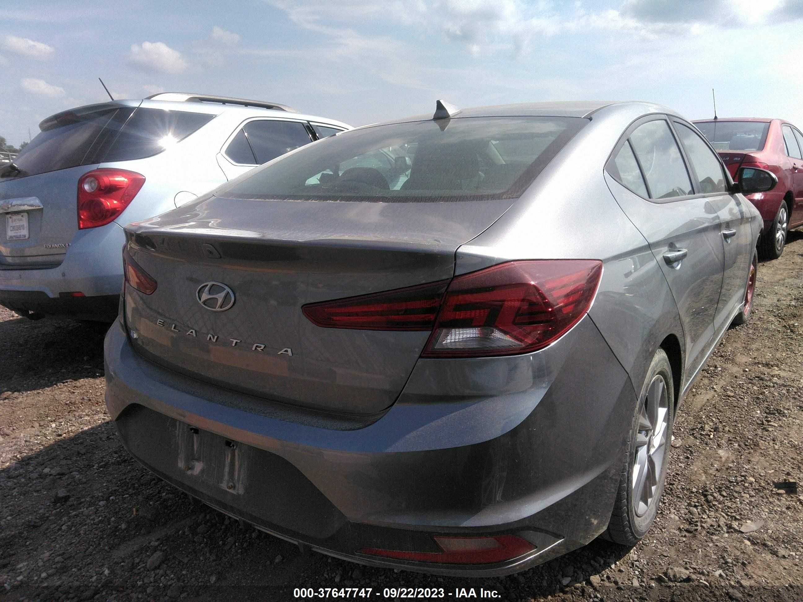 Photo 3 VIN: KMHD84LF6KU745313 - HYUNDAI ELANTRA 