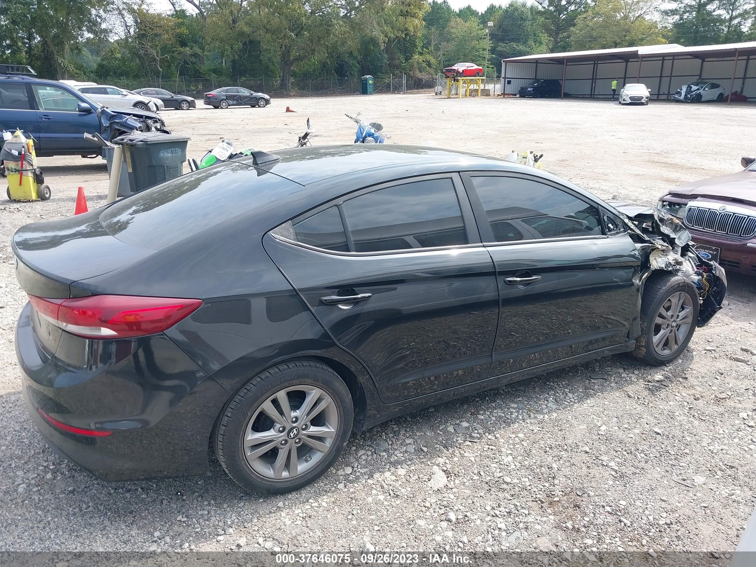 Photo 12 VIN: KMHD84LF7HU238820 - HYUNDAI ELANTRA 