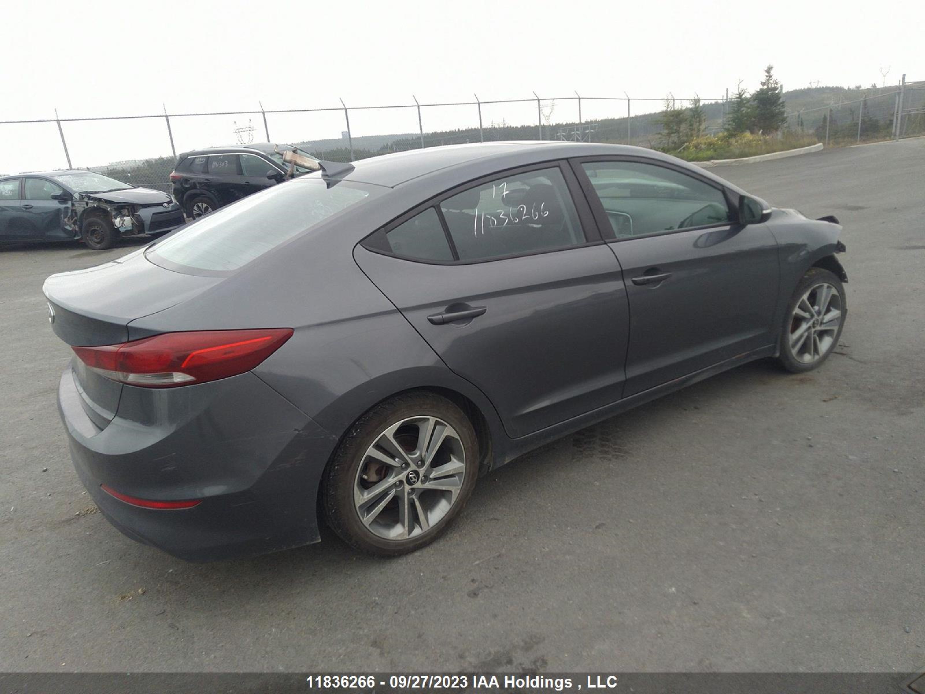 Photo 3 VIN: KMHD84LF7HU403085 - HYUNDAI ELANTRA 