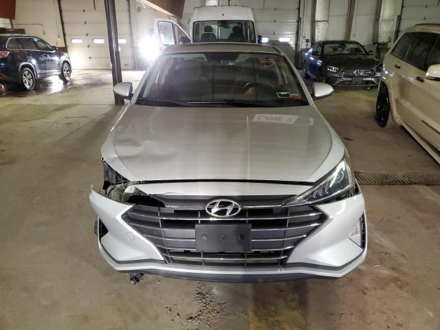 Photo 4 VIN: KMHD84LF7KU887282 - HYUNDAI ELANTRA 