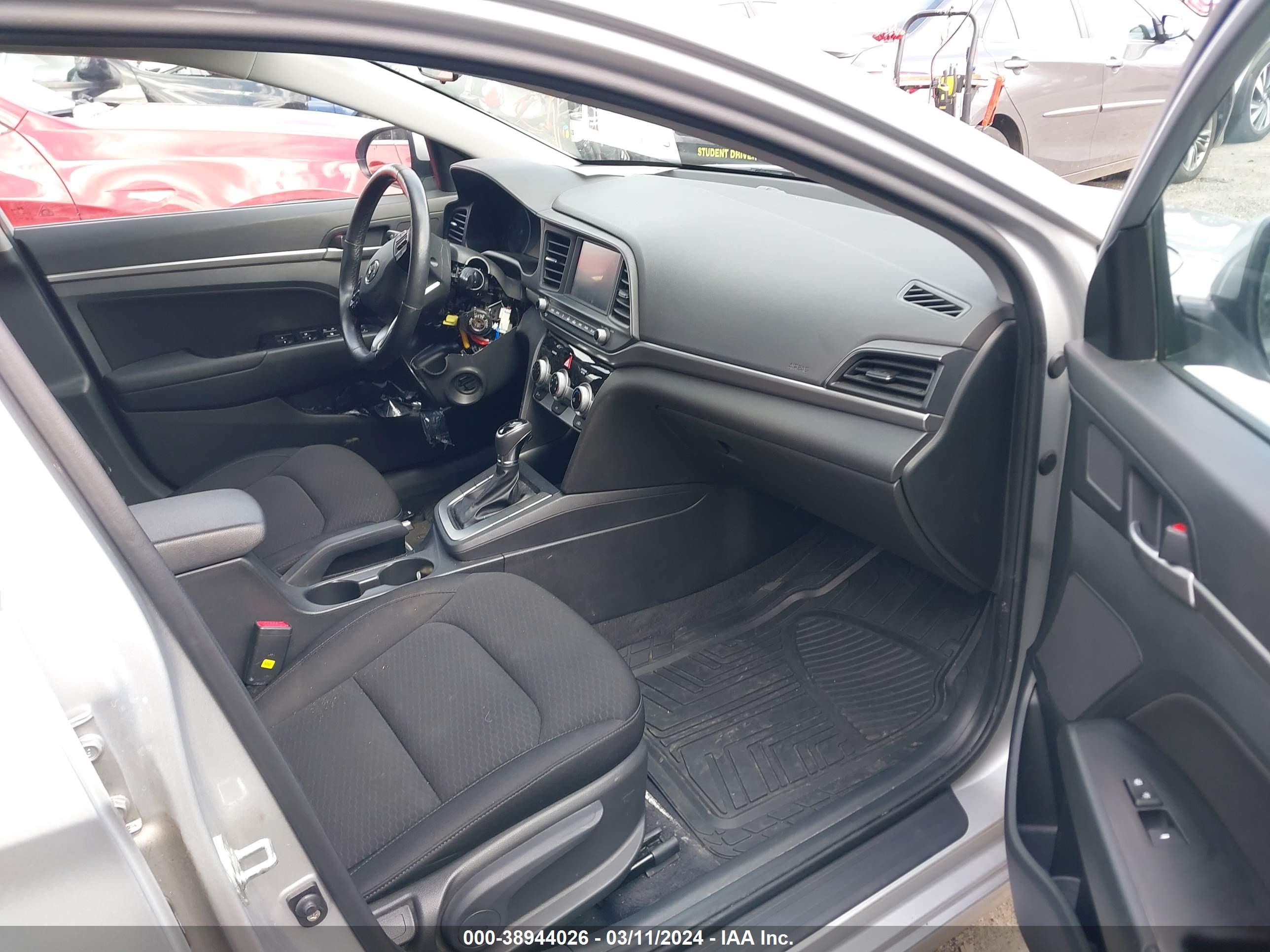 Photo 4 VIN: KMHD84LF7LU897201 - HYUNDAI ELANTRA 