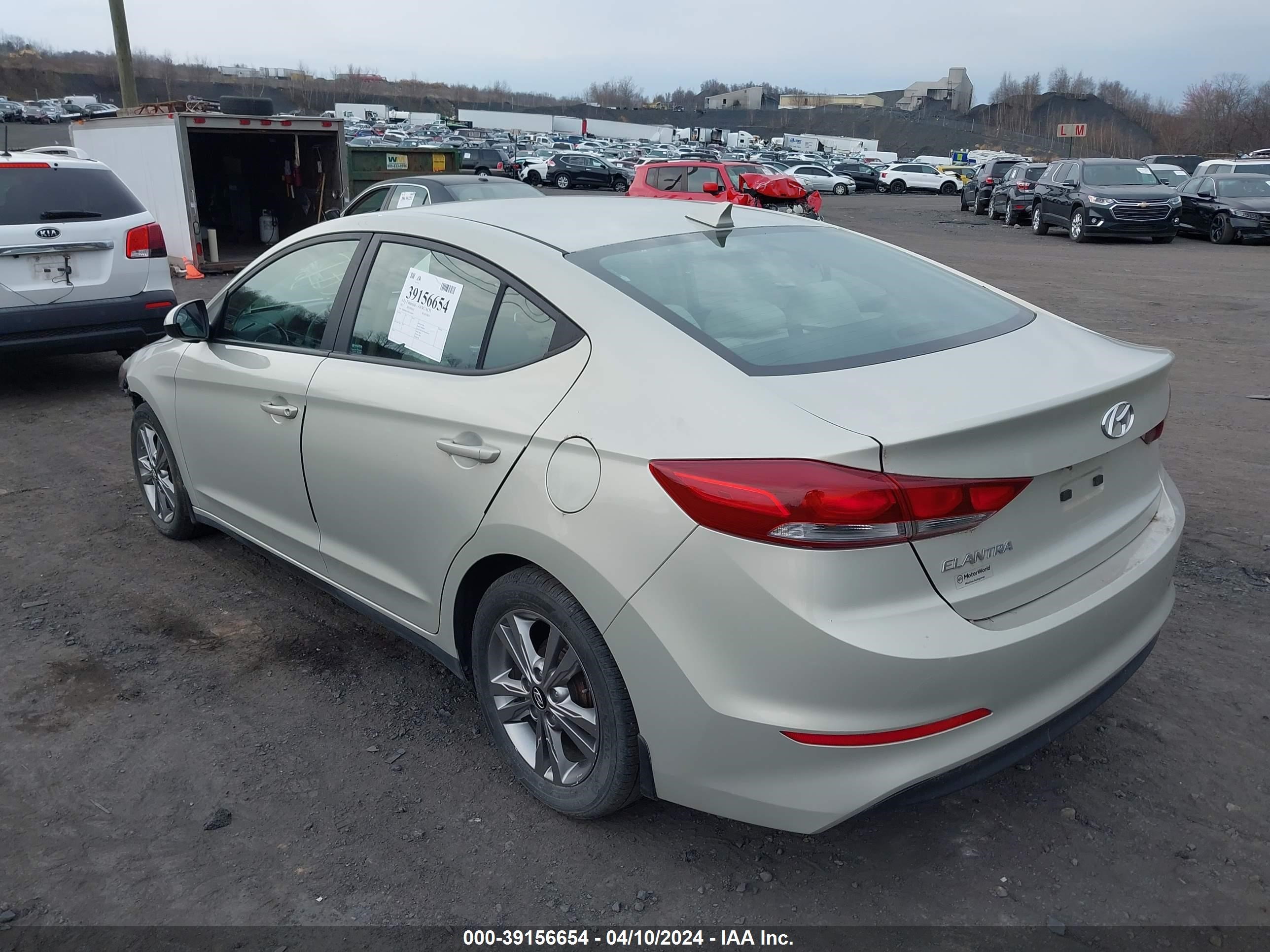 Photo 2 VIN: KMHD84LF8HU144459 - HYUNDAI ELANTRA 