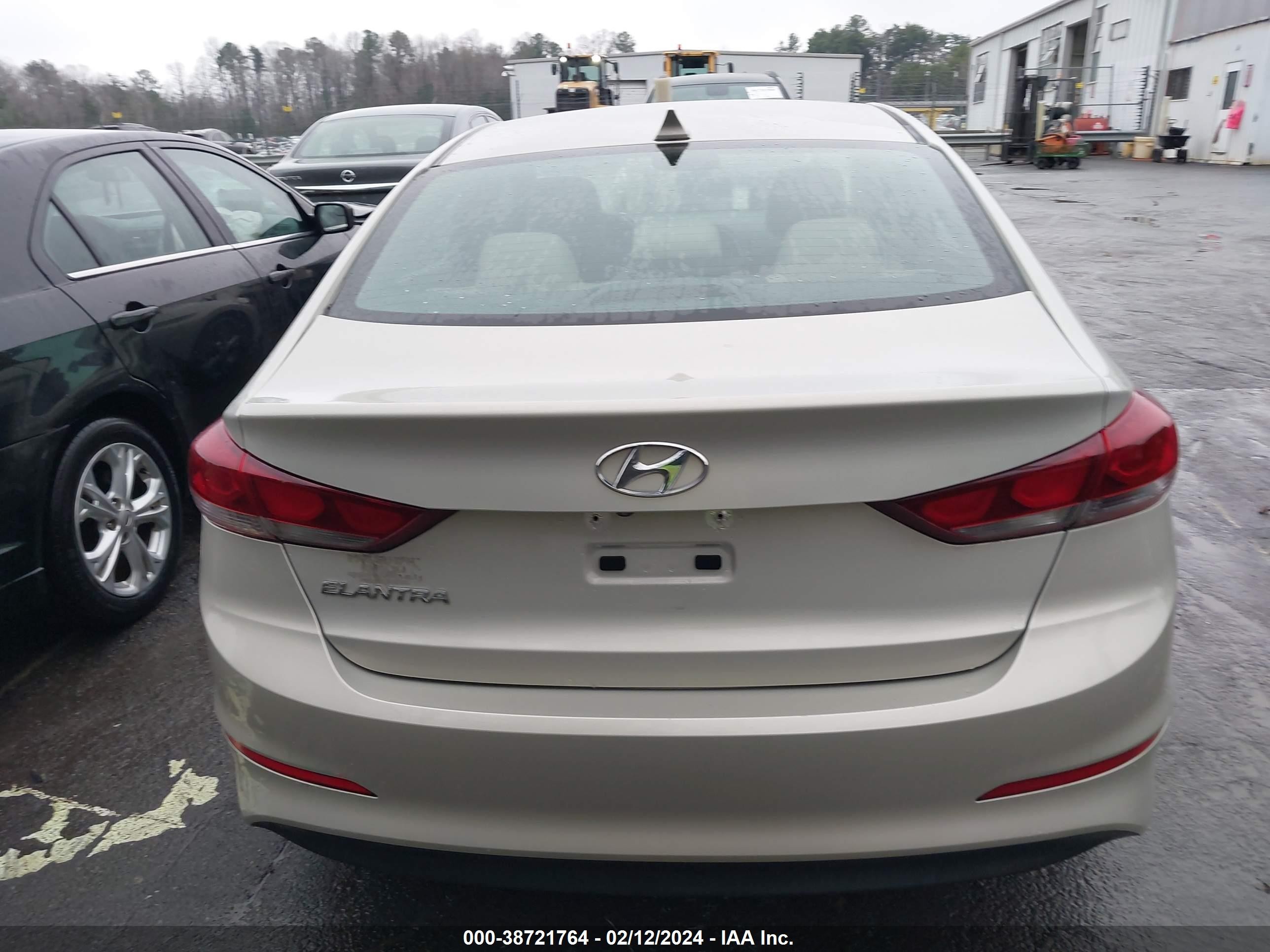 Photo 15 VIN: KMHD84LF8JU588561 - HYUNDAI ELANTRA 