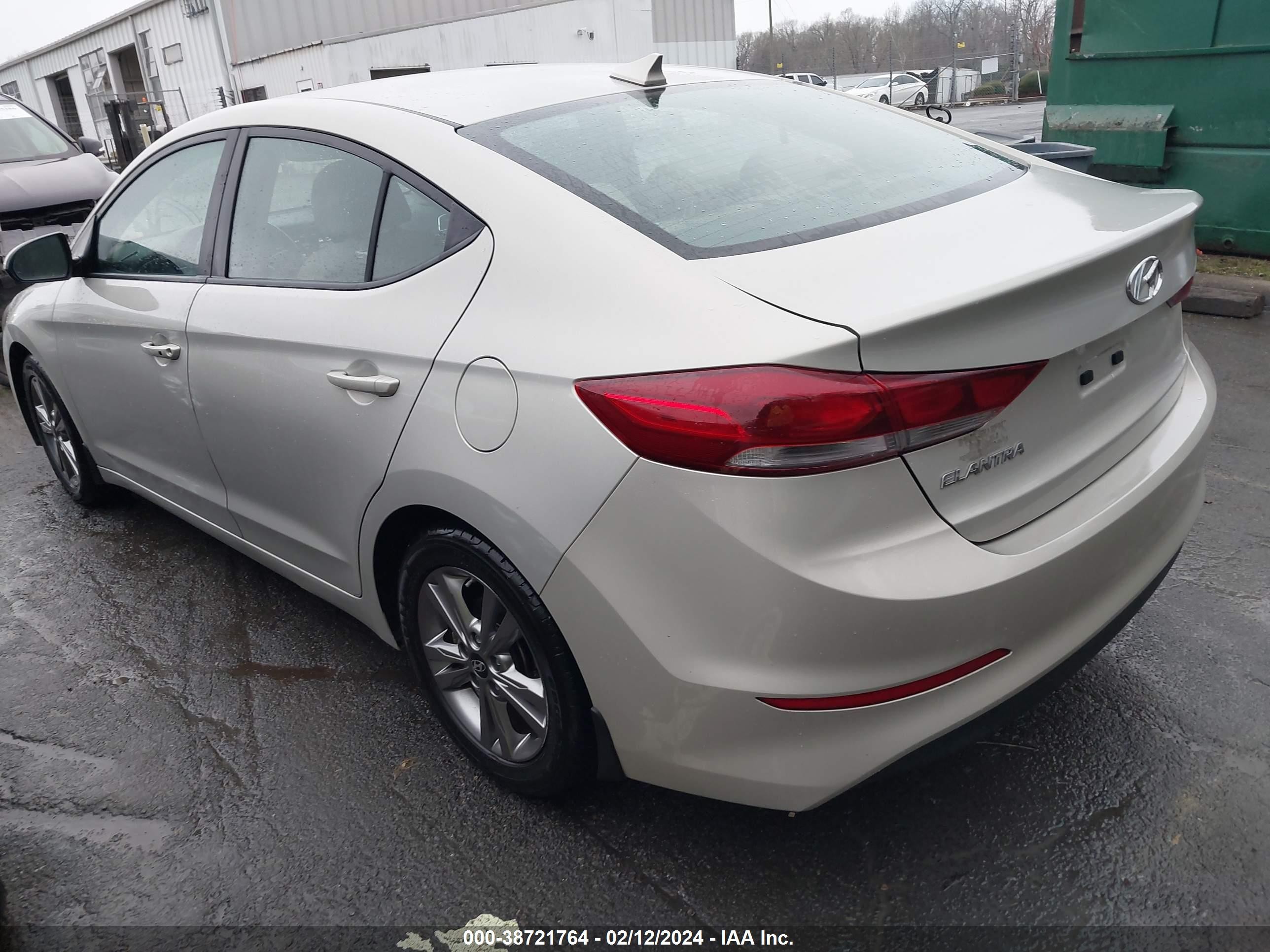 Photo 2 VIN: KMHD84LF8JU588561 - HYUNDAI ELANTRA 