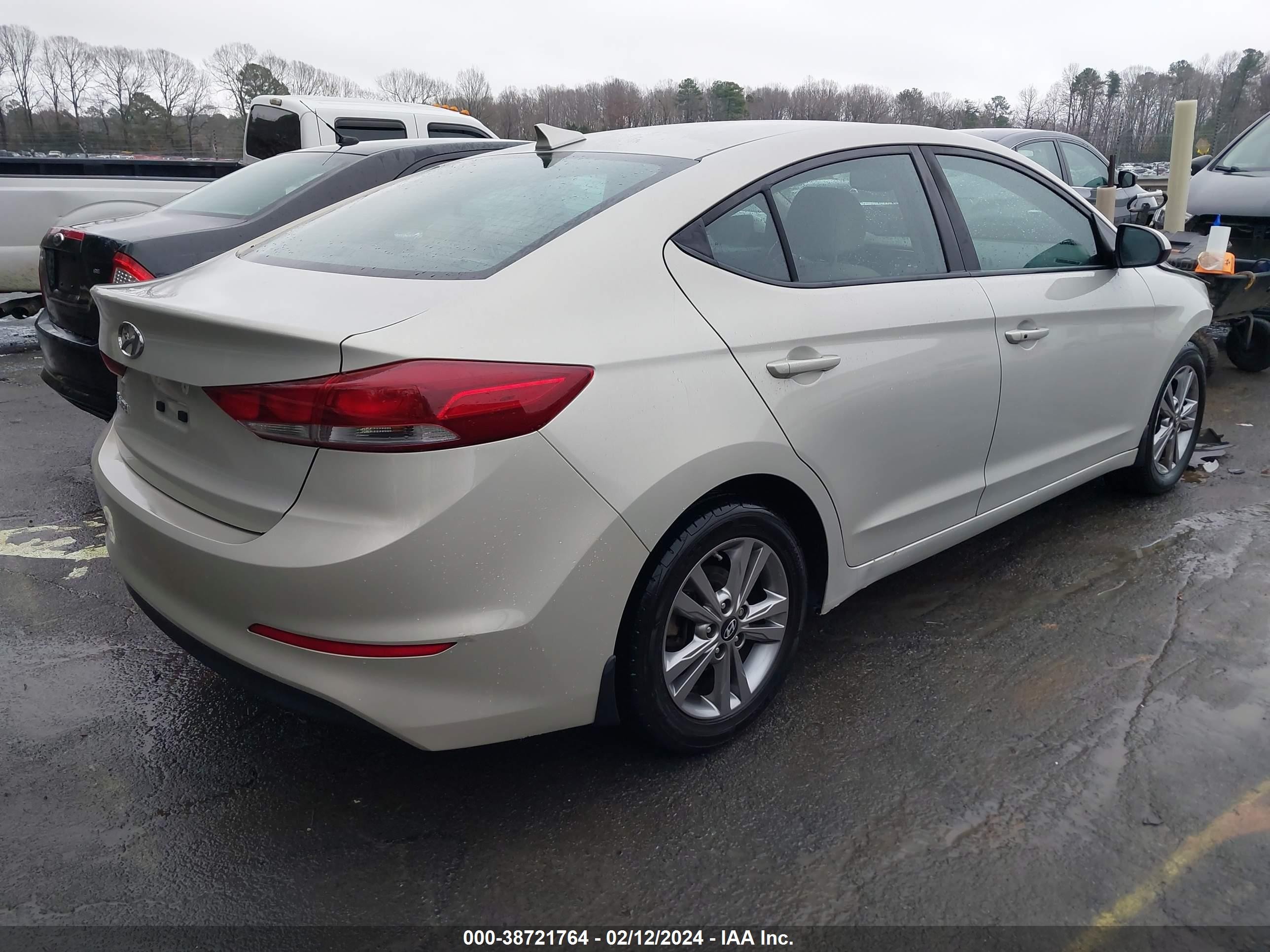 Photo 3 VIN: KMHD84LF8JU588561 - HYUNDAI ELANTRA 