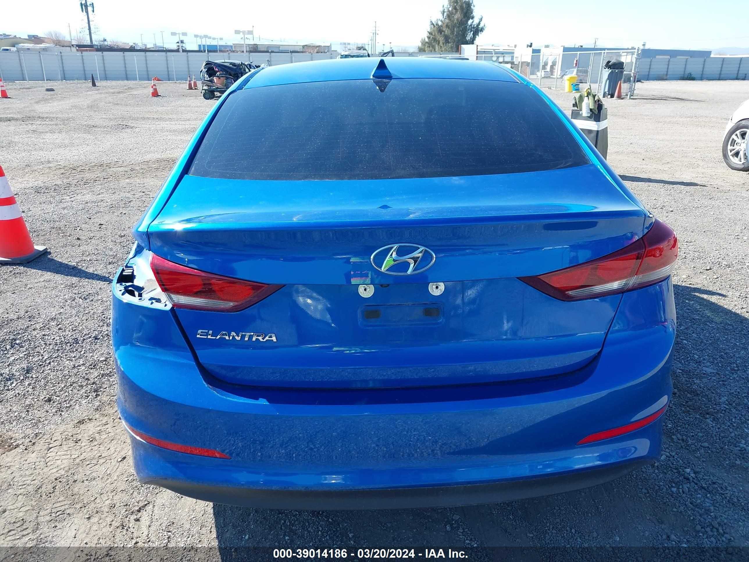 Photo 16 VIN: KMHD84LF8JU600286 - HYUNDAI ELANTRA 