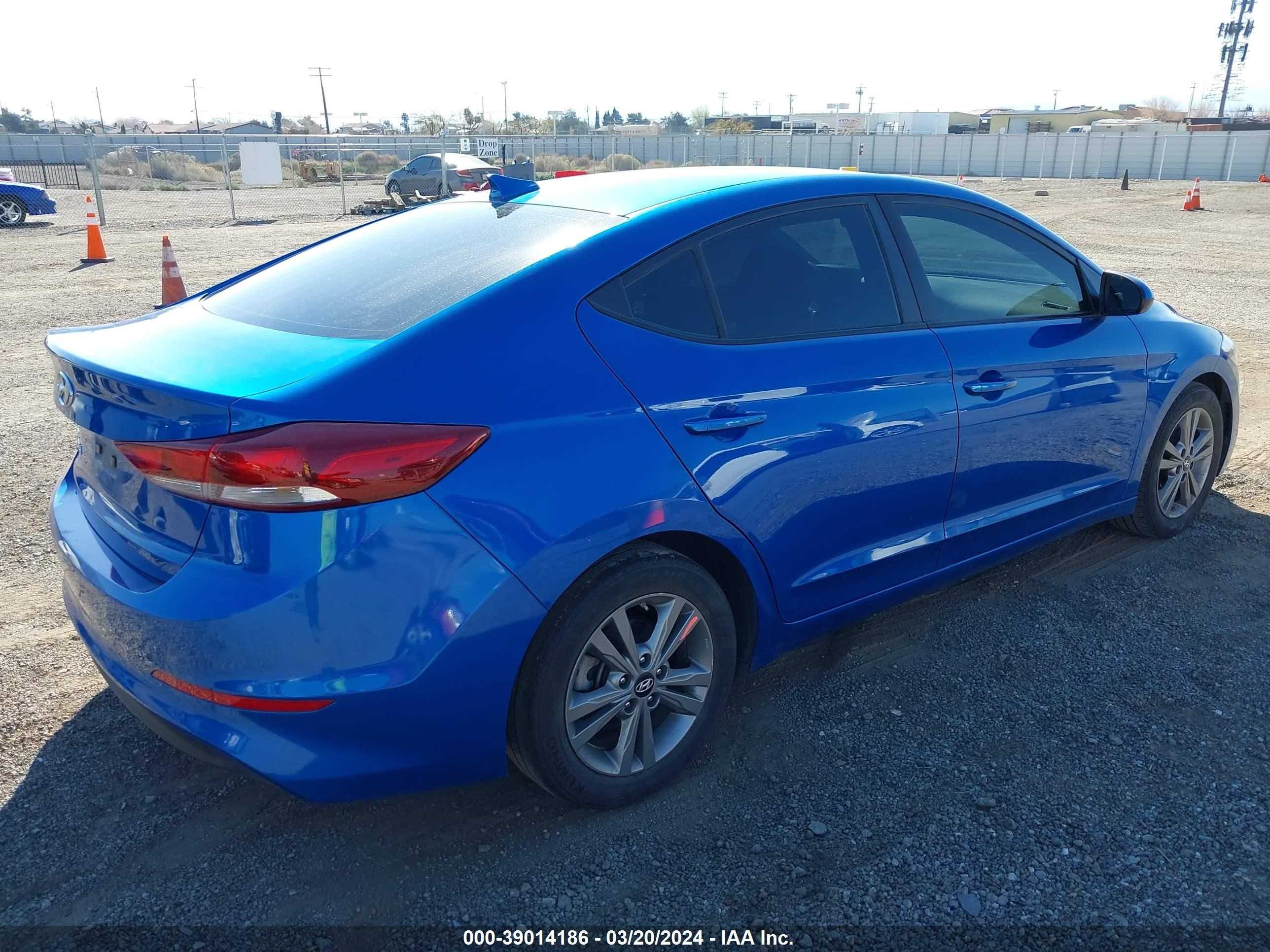 Photo 3 VIN: KMHD84LF8JU600286 - HYUNDAI ELANTRA 