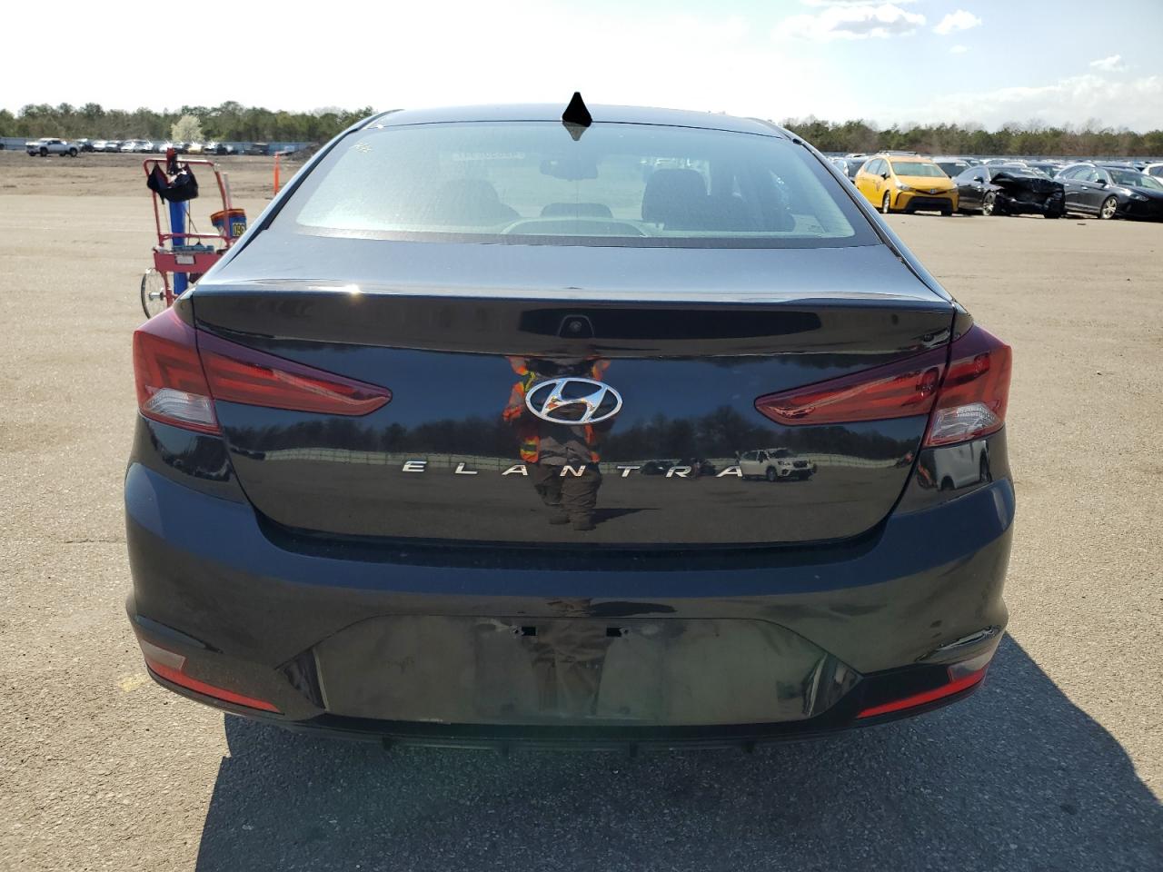 Photo 5 VIN: KMHD84LF8KU784033 - HYUNDAI ELANTRA 