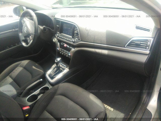 Photo 4 VIN: KMHD84LF9HU240746 - HYUNDAI ELANTRA 