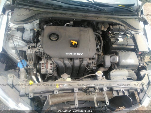 Photo 9 VIN: KMHD84LF9HU240746 - HYUNDAI ELANTRA 