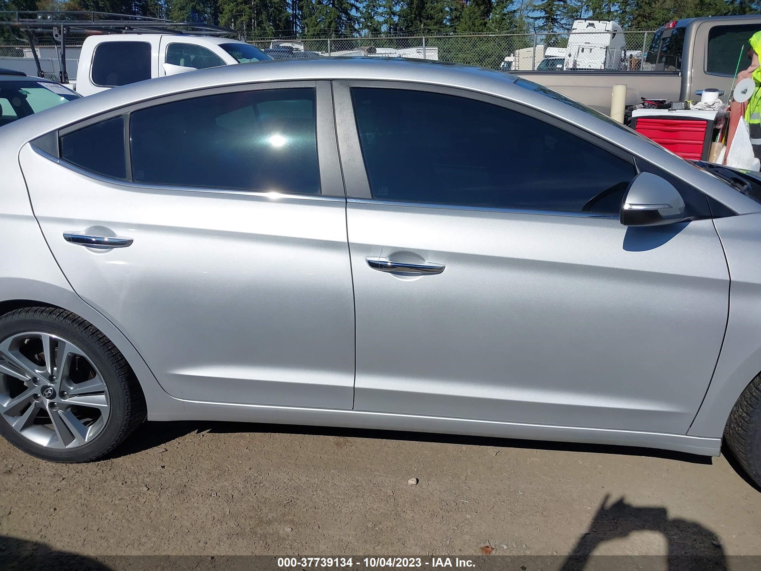 Photo 12 VIN: KMHD84LF9HU354973 - HYUNDAI SONATA 