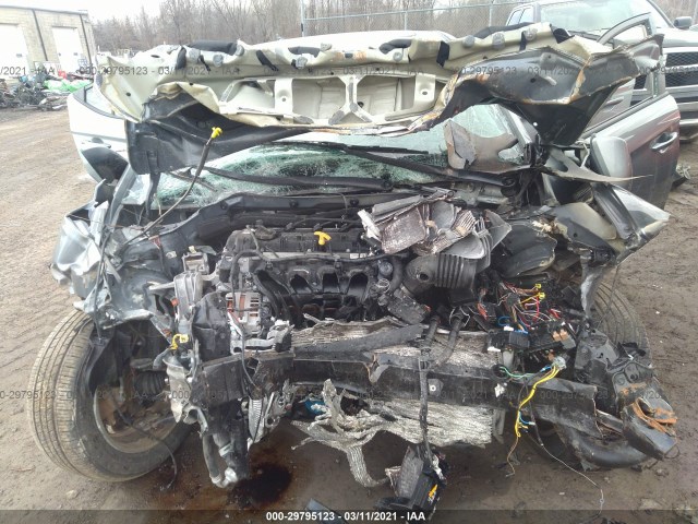 Photo 9 VIN: KMHD84LF9JU496780 - HYUNDAI ELANTRA 