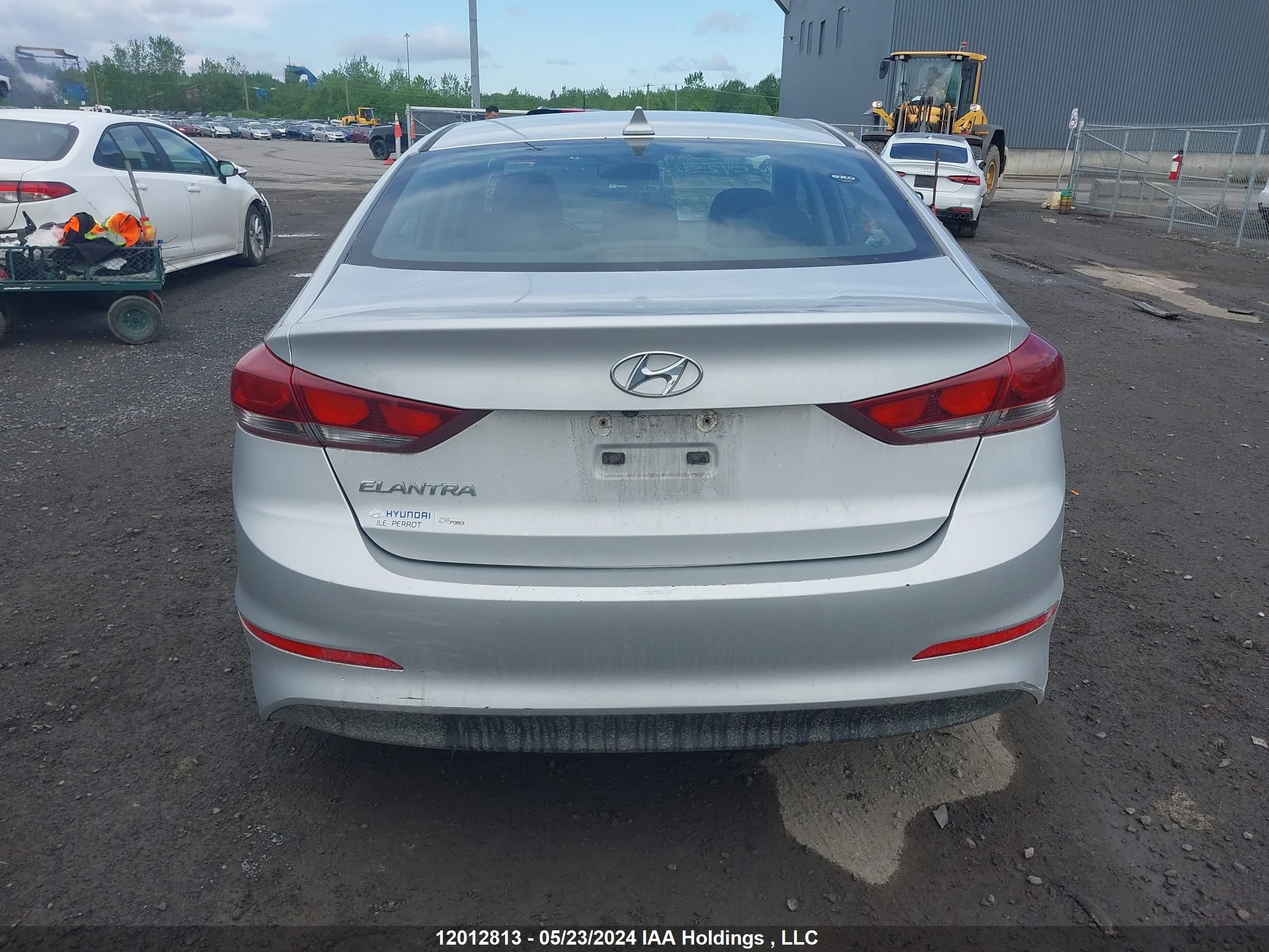 Photo 16 VIN: KMHD84LF9JU516669 - HYUNDAI ELANTRA 