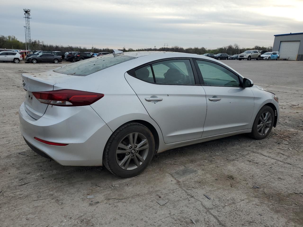 Photo 2 VIN: KMHD84LF9JU718136 - HYUNDAI ELANTRA 