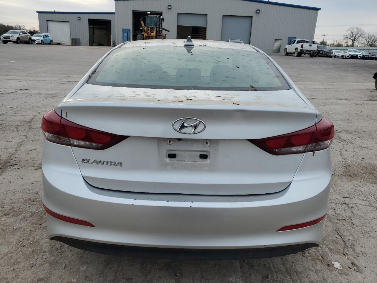 Photo 5 VIN: KMHD84LF9JU718136 - HYUNDAI ELANTRA 