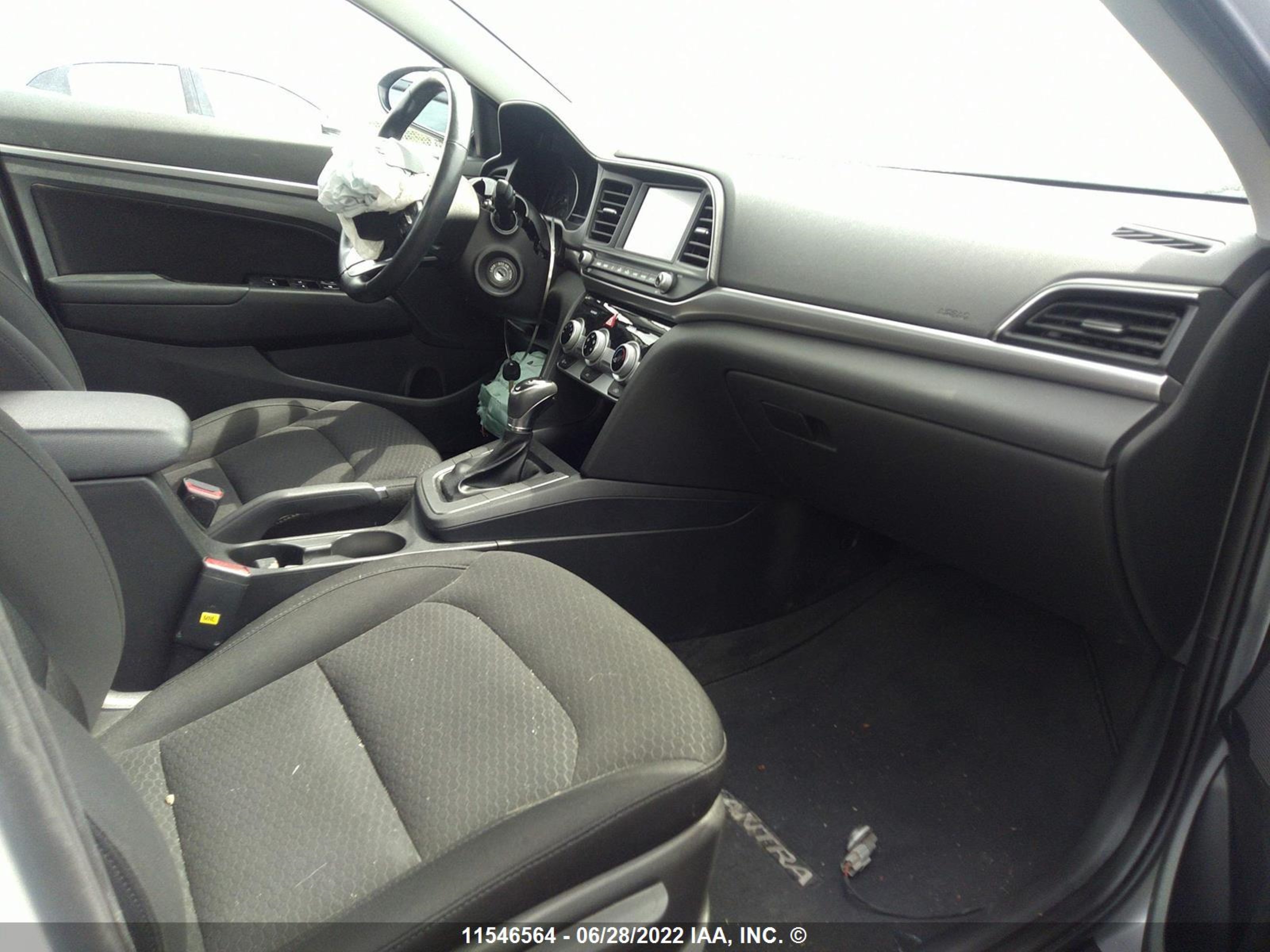 Photo 4 VIN: KMHD84LF9KU759108 - HYUNDAI ELANTRA 