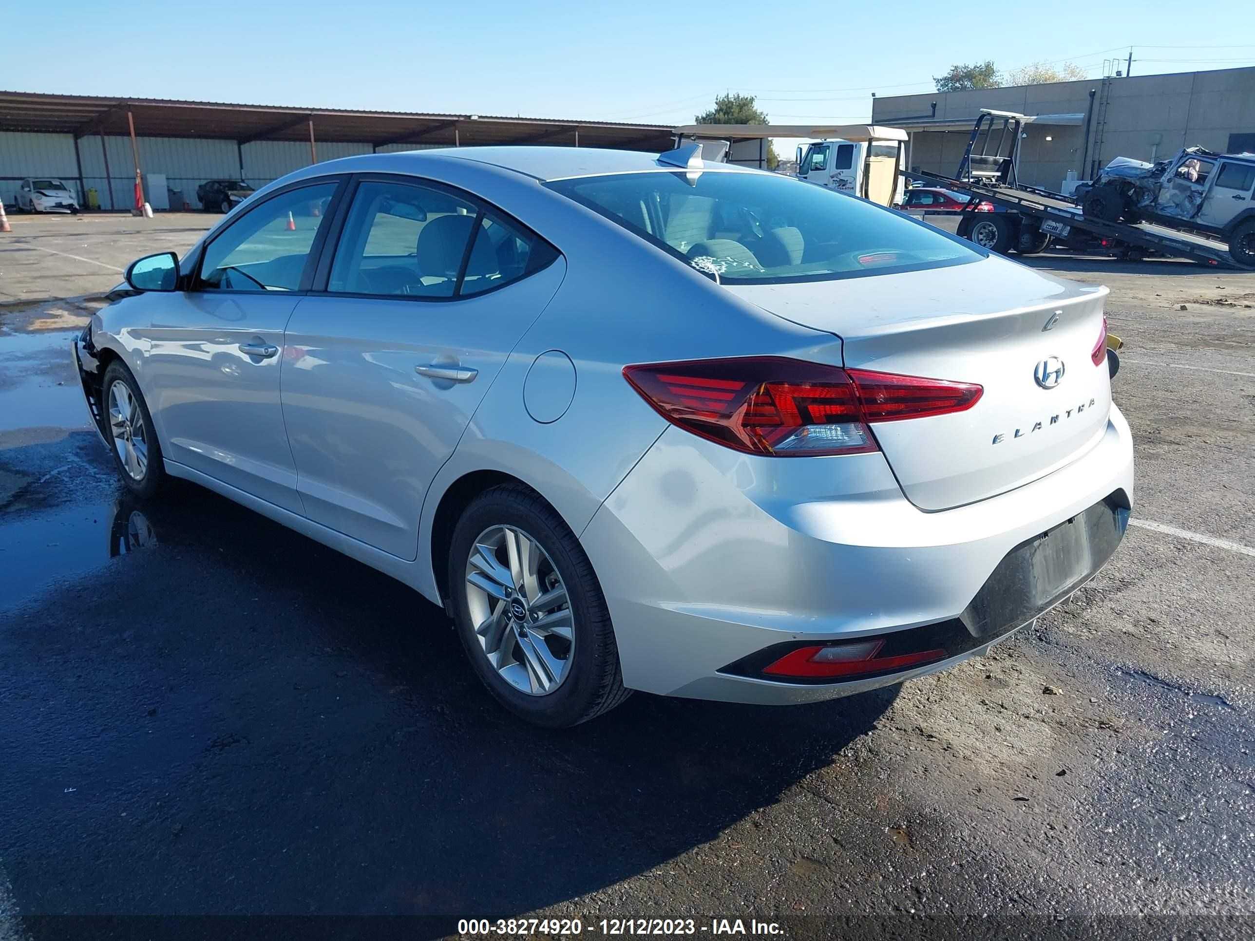 Photo 2 VIN: KMHD84LF9KU766981 - HYUNDAI ELANTRA 