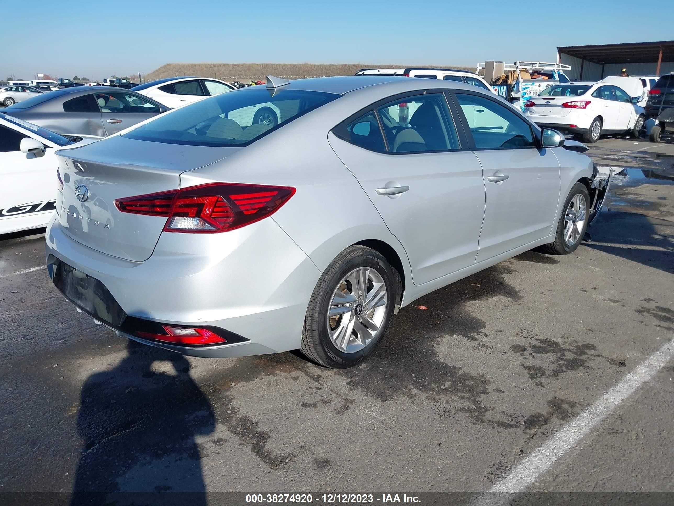 Photo 3 VIN: KMHD84LF9KU766981 - HYUNDAI ELANTRA 