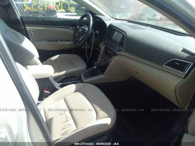 Photo 4 VIN: KMHD84LFXHU061955 - HYUNDAI ELANTRA 