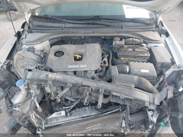 Photo 9 VIN: KMHD84LFXHU061955 - HYUNDAI ELANTRA 