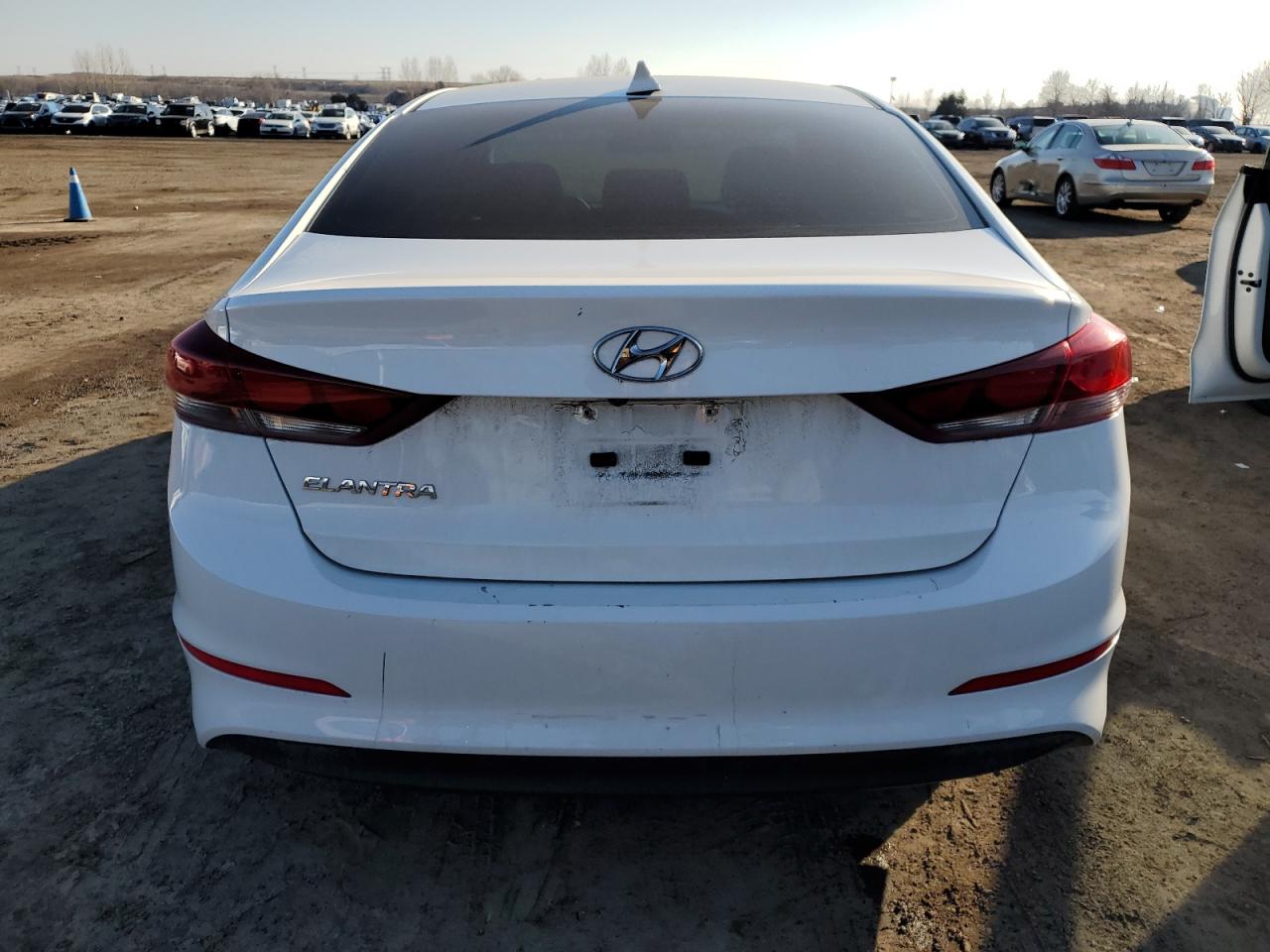 Photo 5 VIN: KMHD84LFXJU657525 - HYUNDAI ELANTRA 