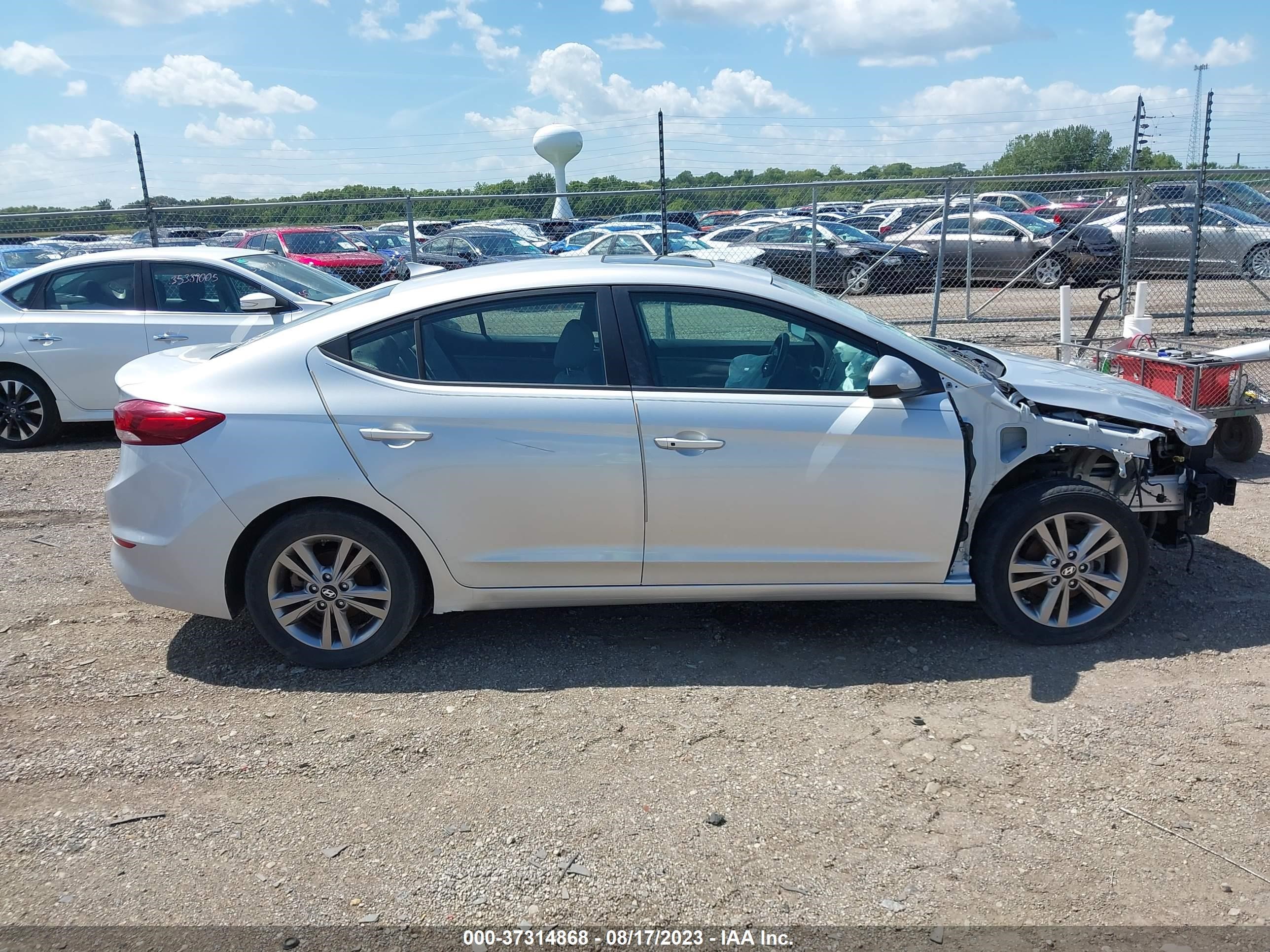 Photo 12 VIN: KMHD84LFXJU665897 - HYUNDAI ELANTRA 