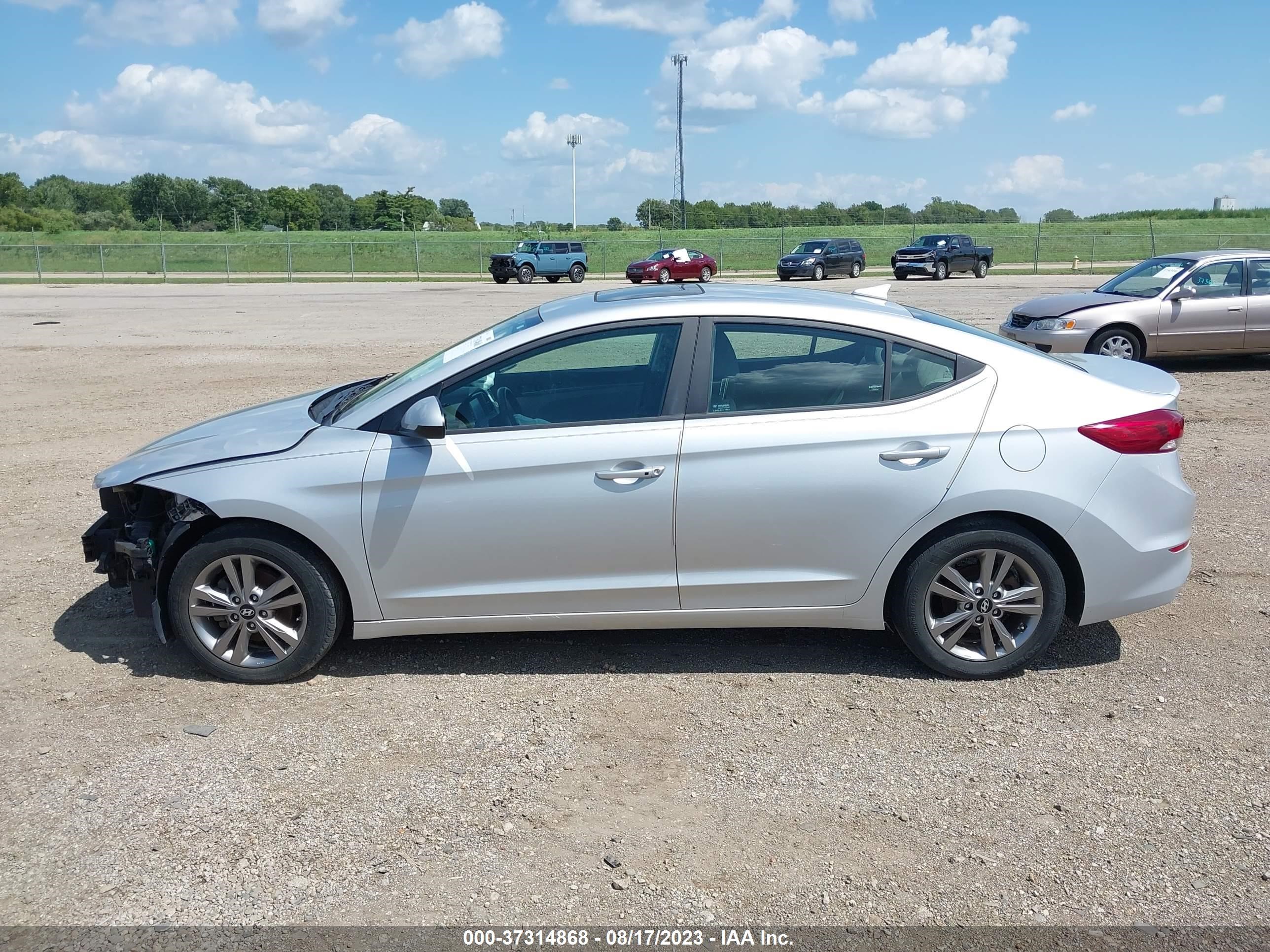 Photo 13 VIN: KMHD84LFXJU665897 - HYUNDAI ELANTRA 