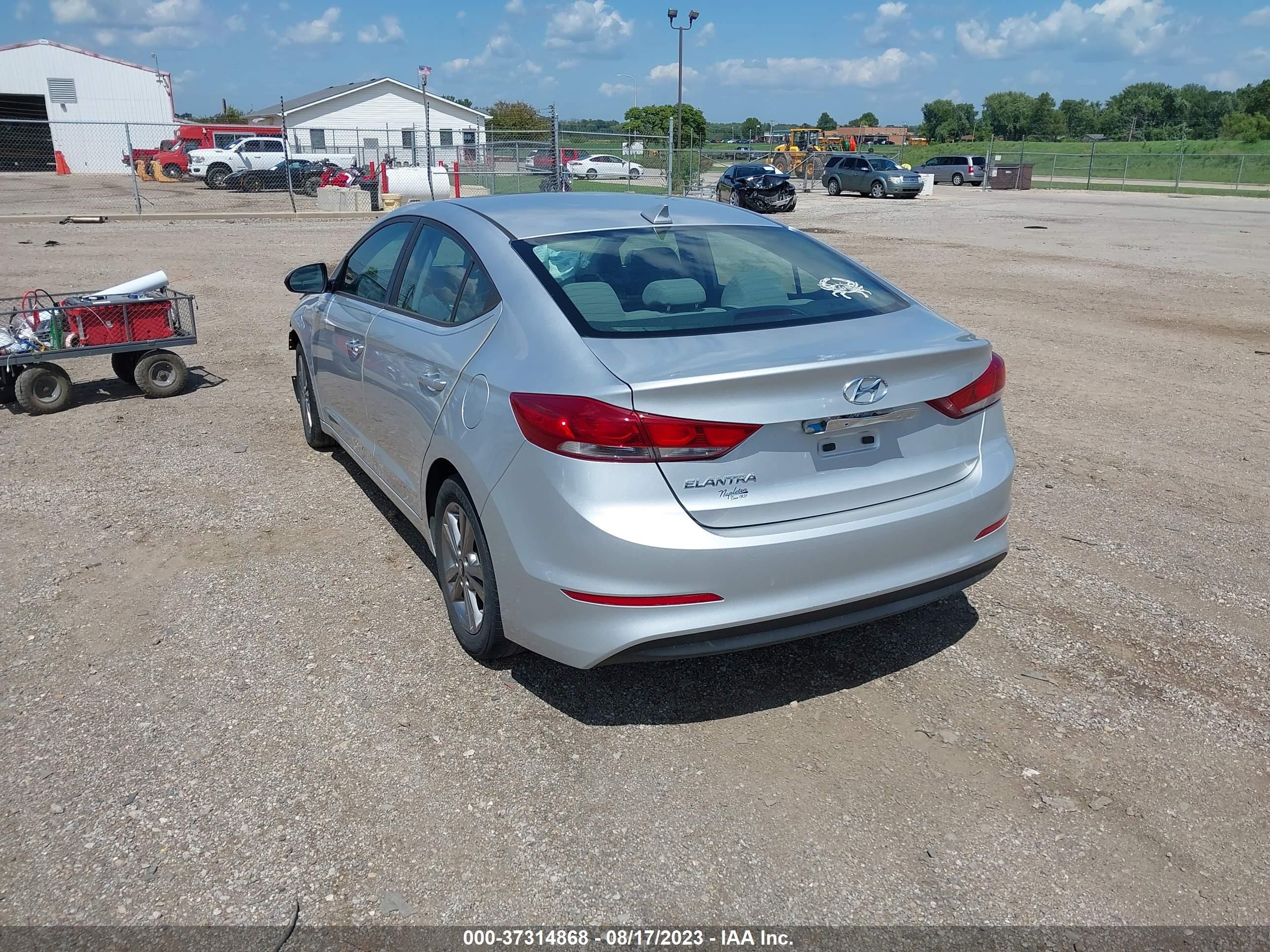 Photo 2 VIN: KMHD84LFXJU665897 - HYUNDAI ELANTRA 