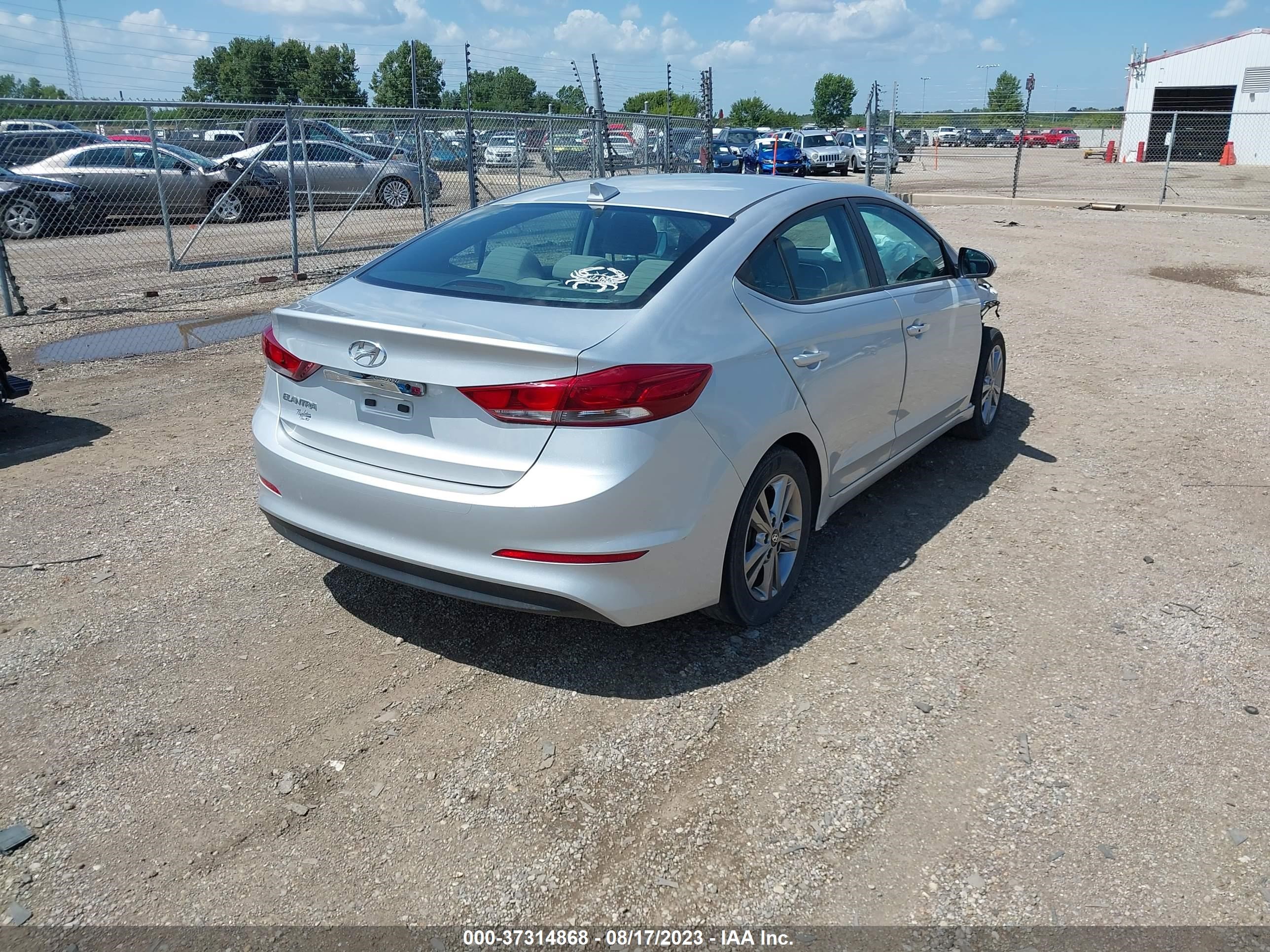 Photo 3 VIN: KMHD84LFXJU665897 - HYUNDAI ELANTRA 