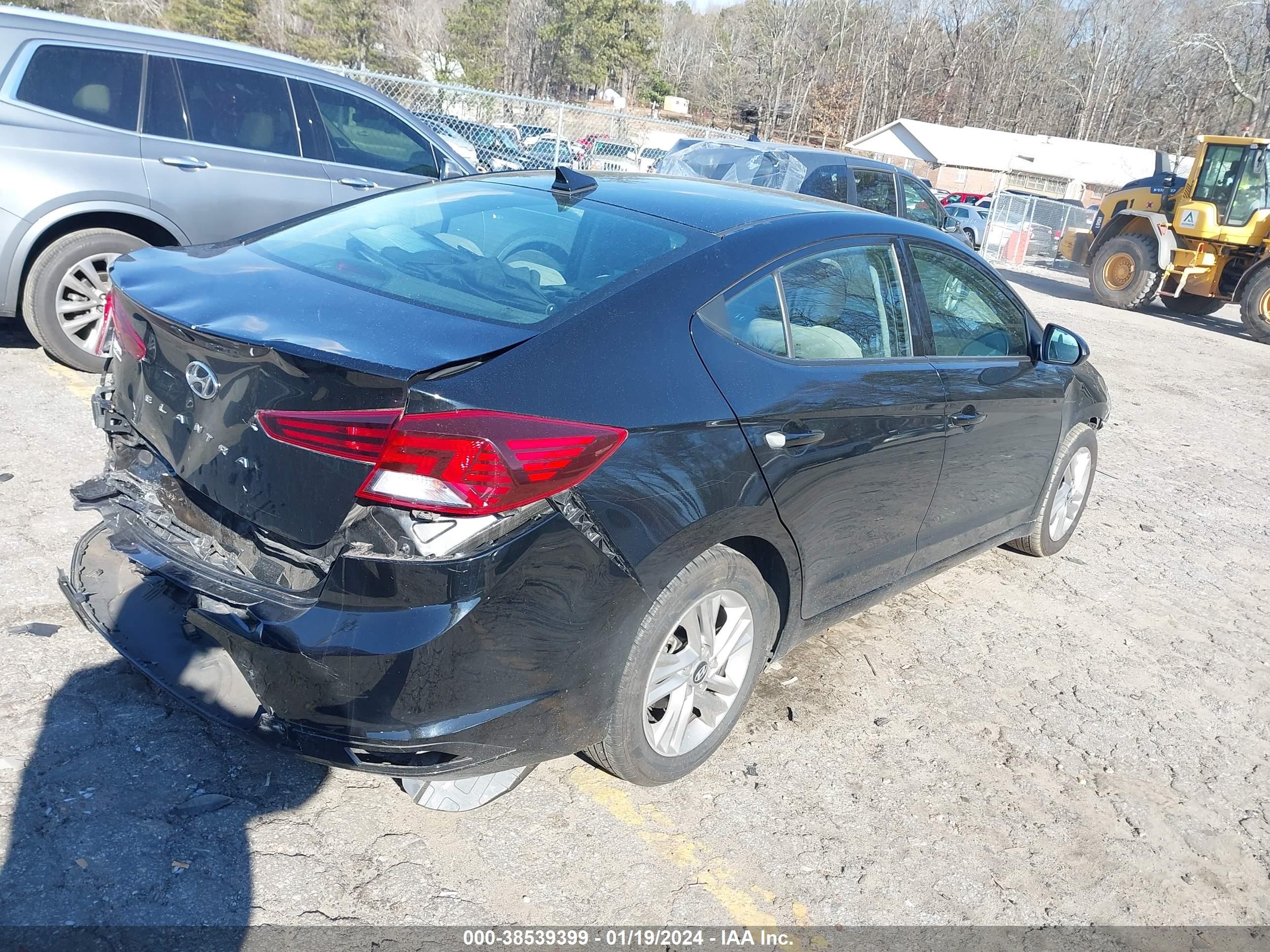 Photo 3 VIN: KMHD84LFXKU731186 - HYUNDAI ELANTRA 