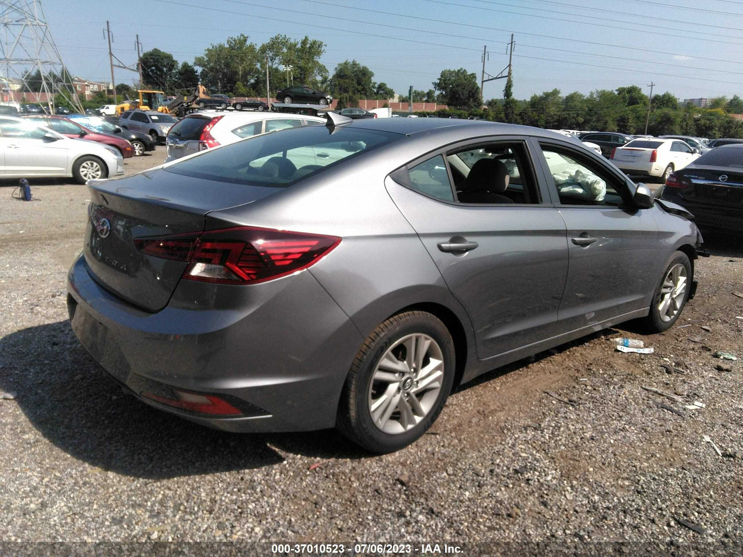 Photo 3 VIN: KMHD84LFXKU823561 - HYUNDAI ELANTRA 