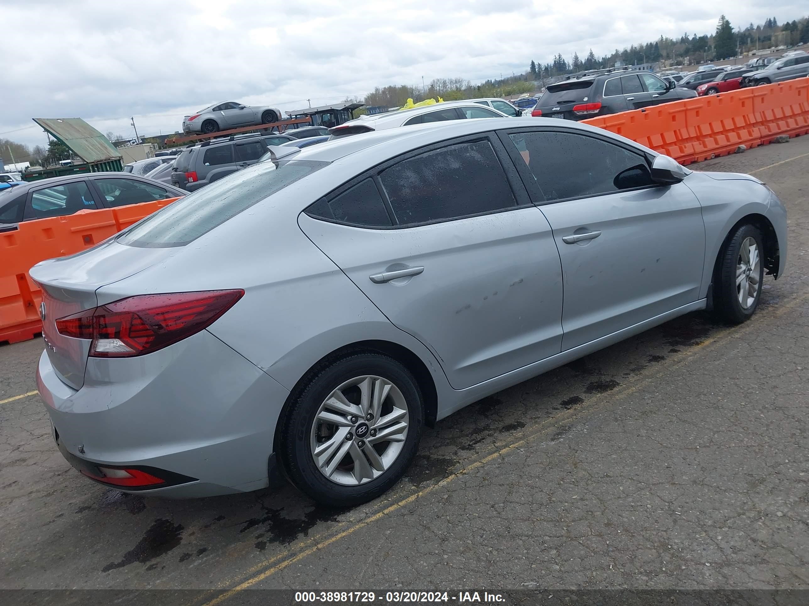 Photo 3 VIN: KMHD84LFXLU928036 - HYUNDAI ELANTRA 