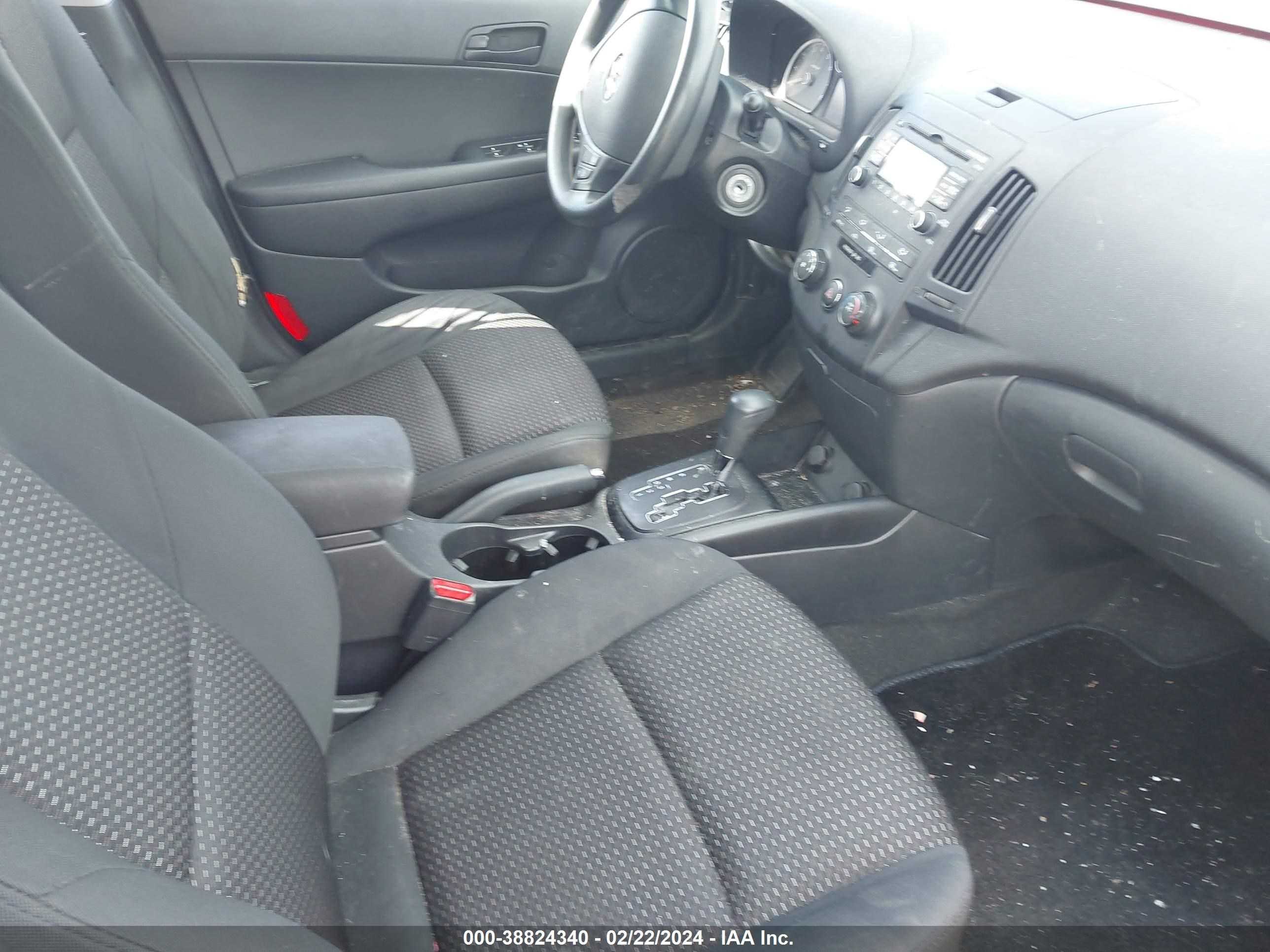 Photo 4 VIN: KMHDB8AE0CU151577 - HYUNDAI ELANTRA 