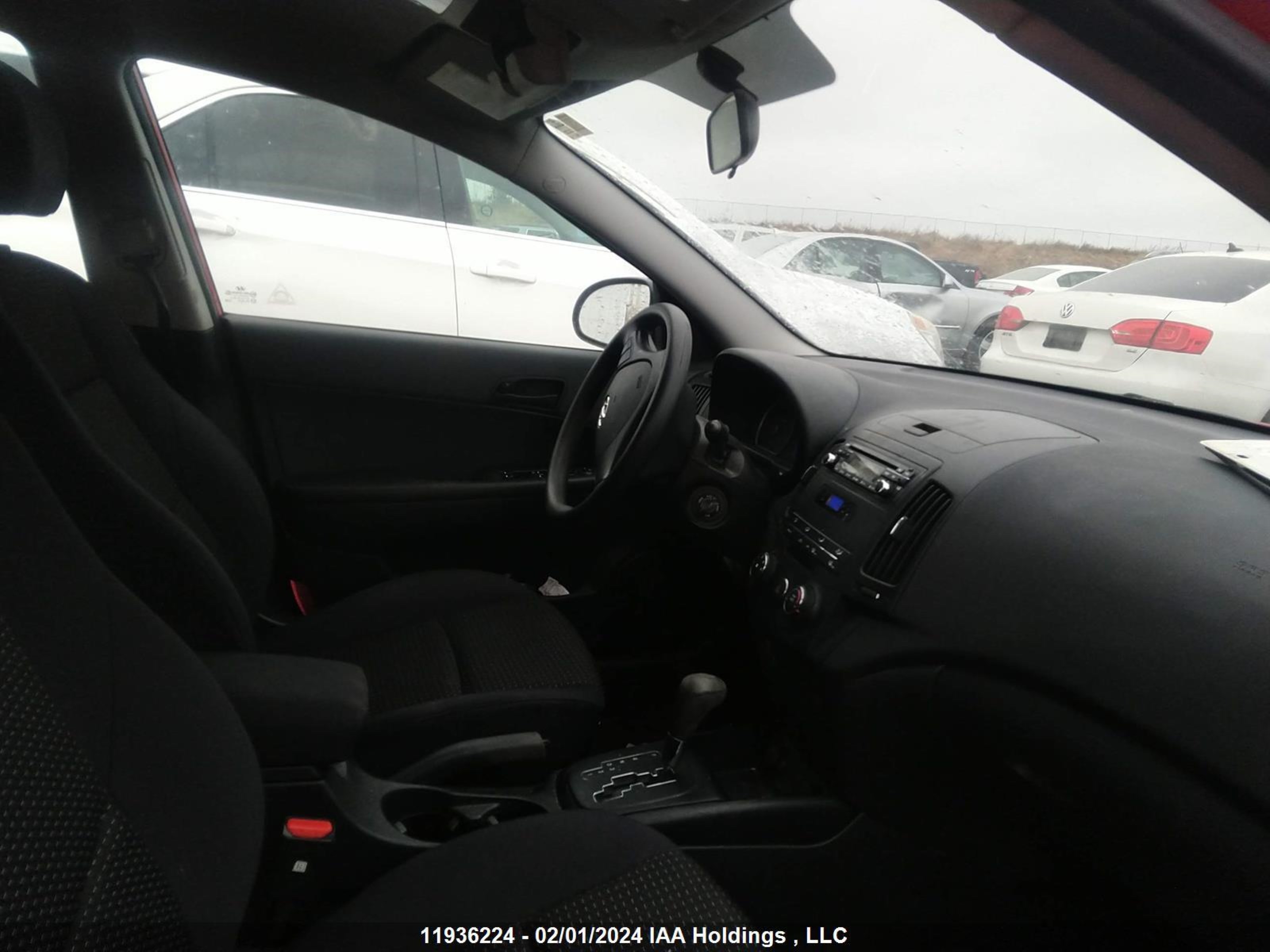 Photo 4 VIN: KMHDB8AE3BU090675 - HYUNDAI ELANTRA 