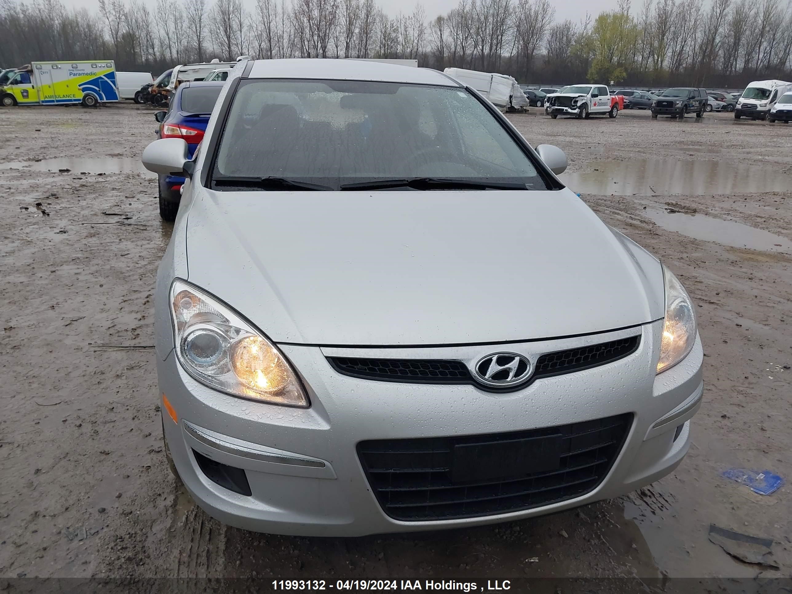 Photo 11 VIN: KMHDB8AE4CU153753 - HYUNDAI ELANTRA 