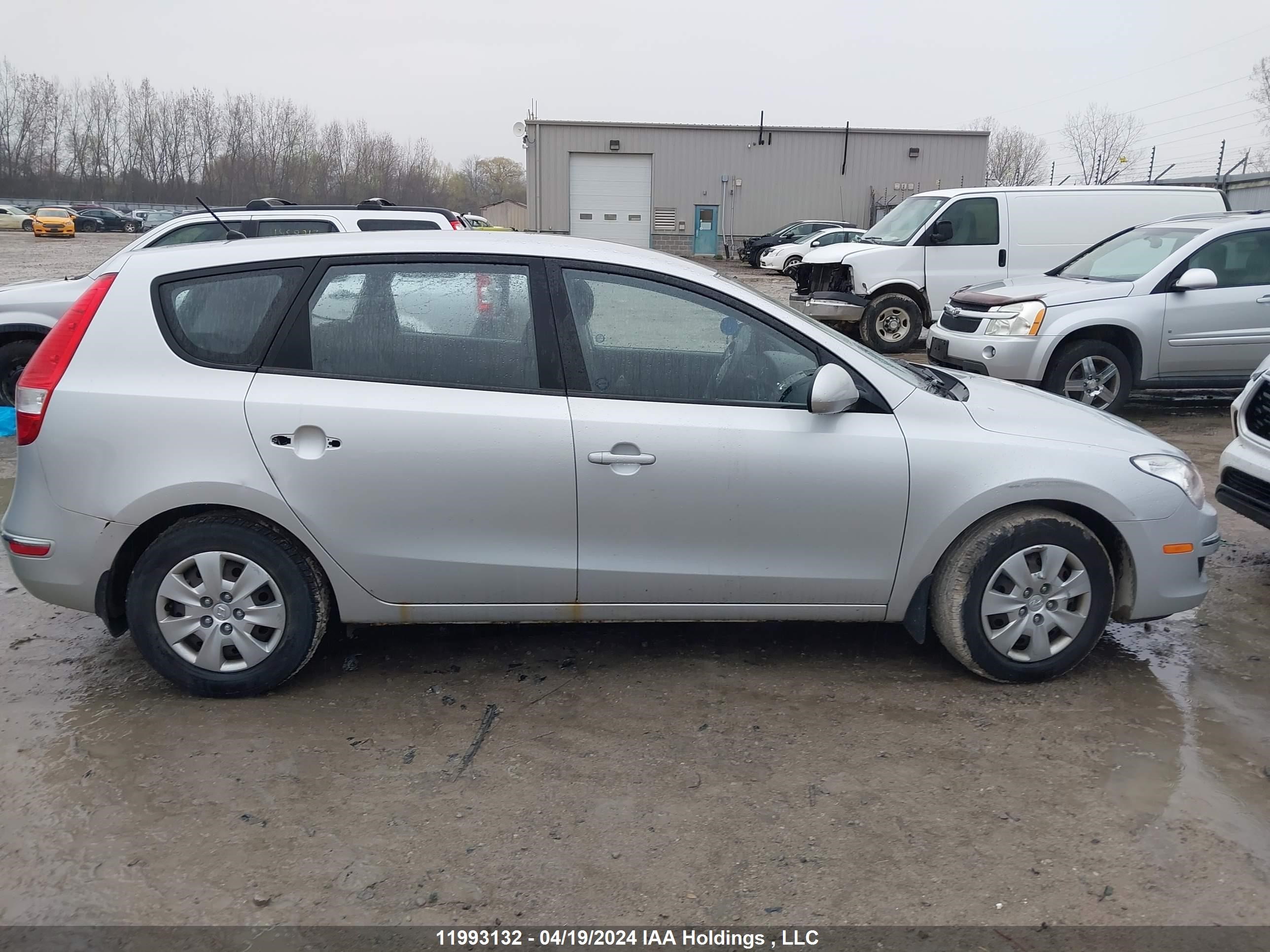 Photo 12 VIN: KMHDB8AE4CU153753 - HYUNDAI ELANTRA 