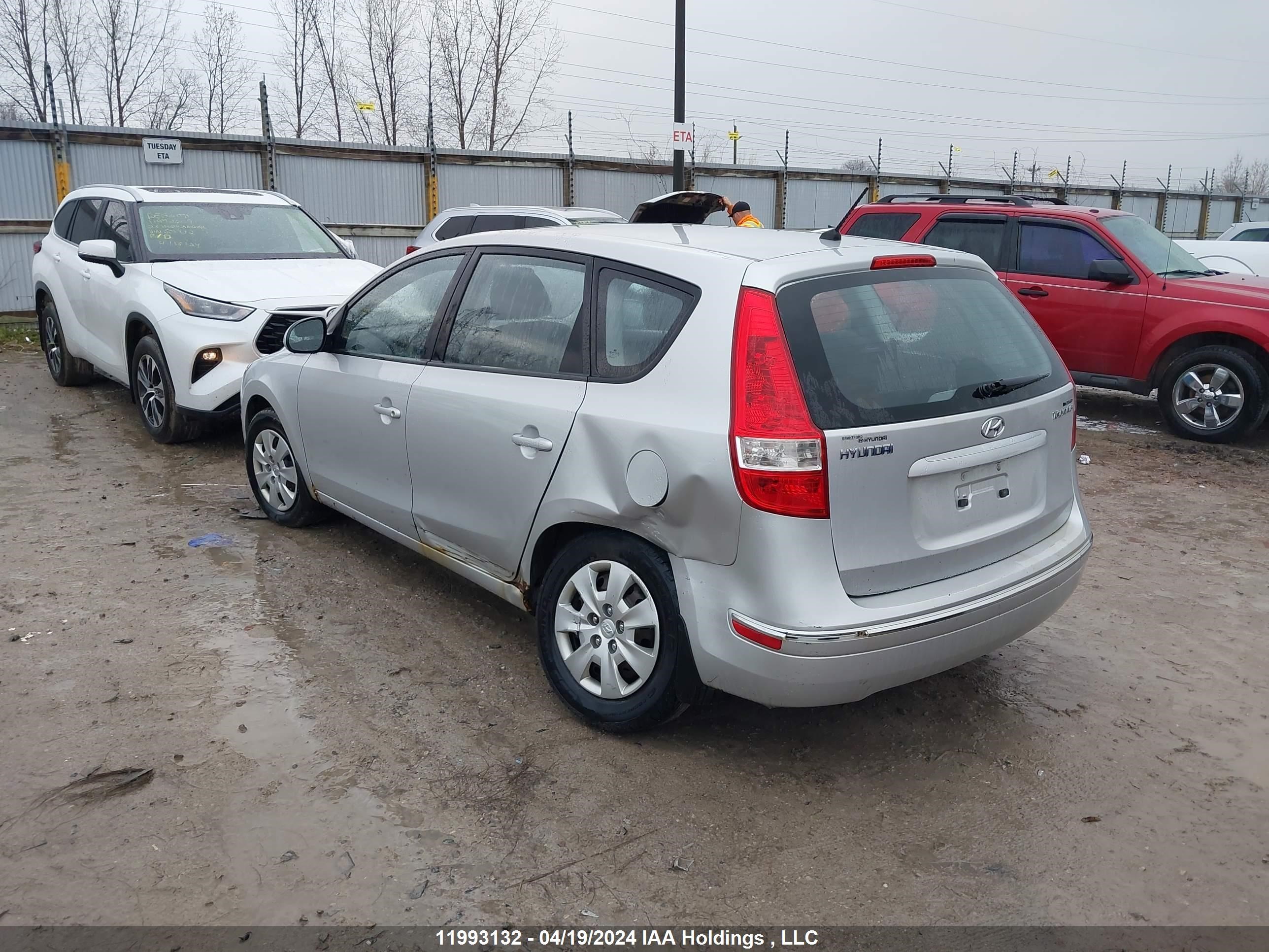 Photo 2 VIN: KMHDB8AE4CU153753 - HYUNDAI ELANTRA 