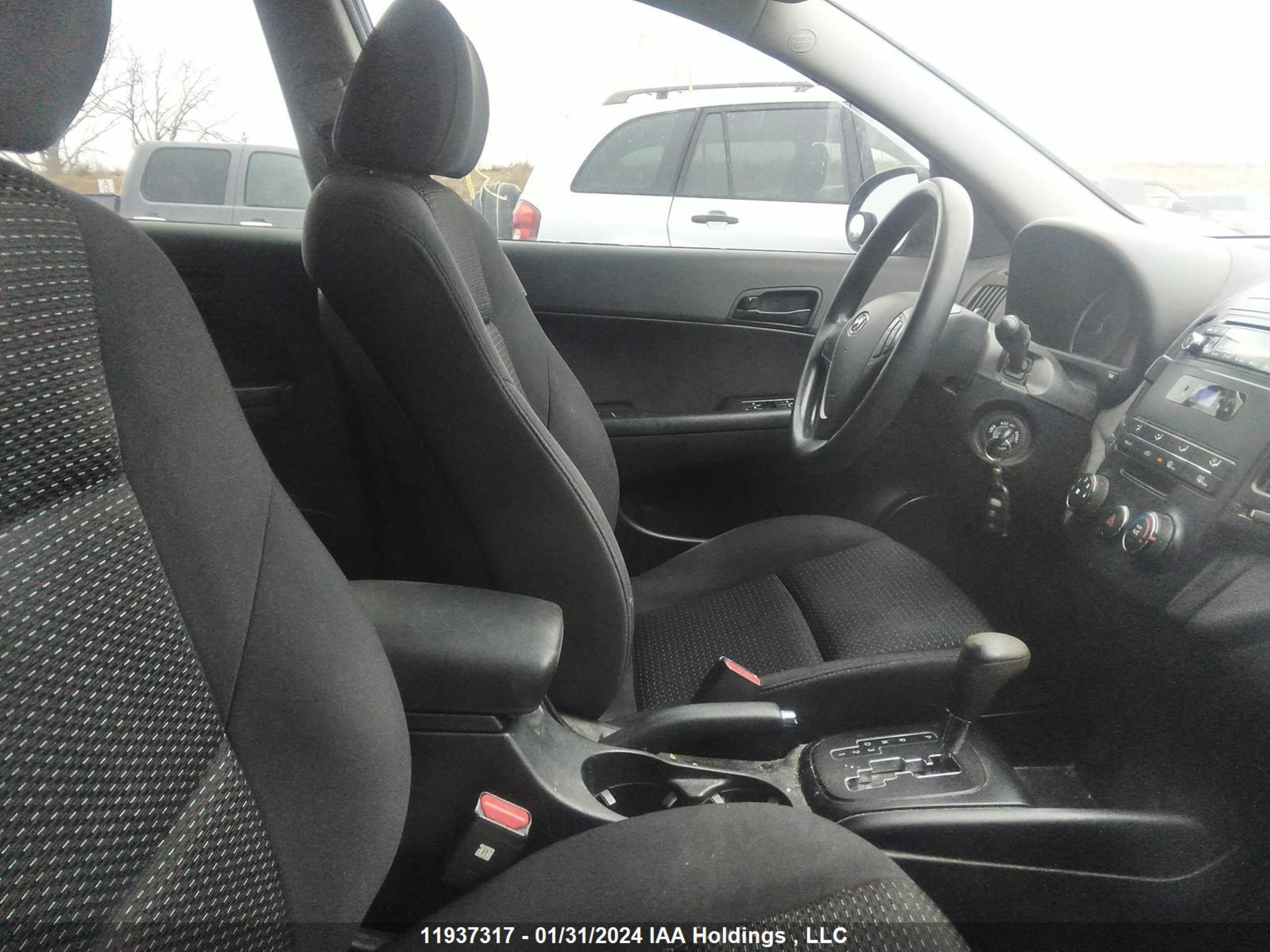 Photo 4 VIN: KMHDB8AE7AU078740 - HYUNDAI ELANTRA 