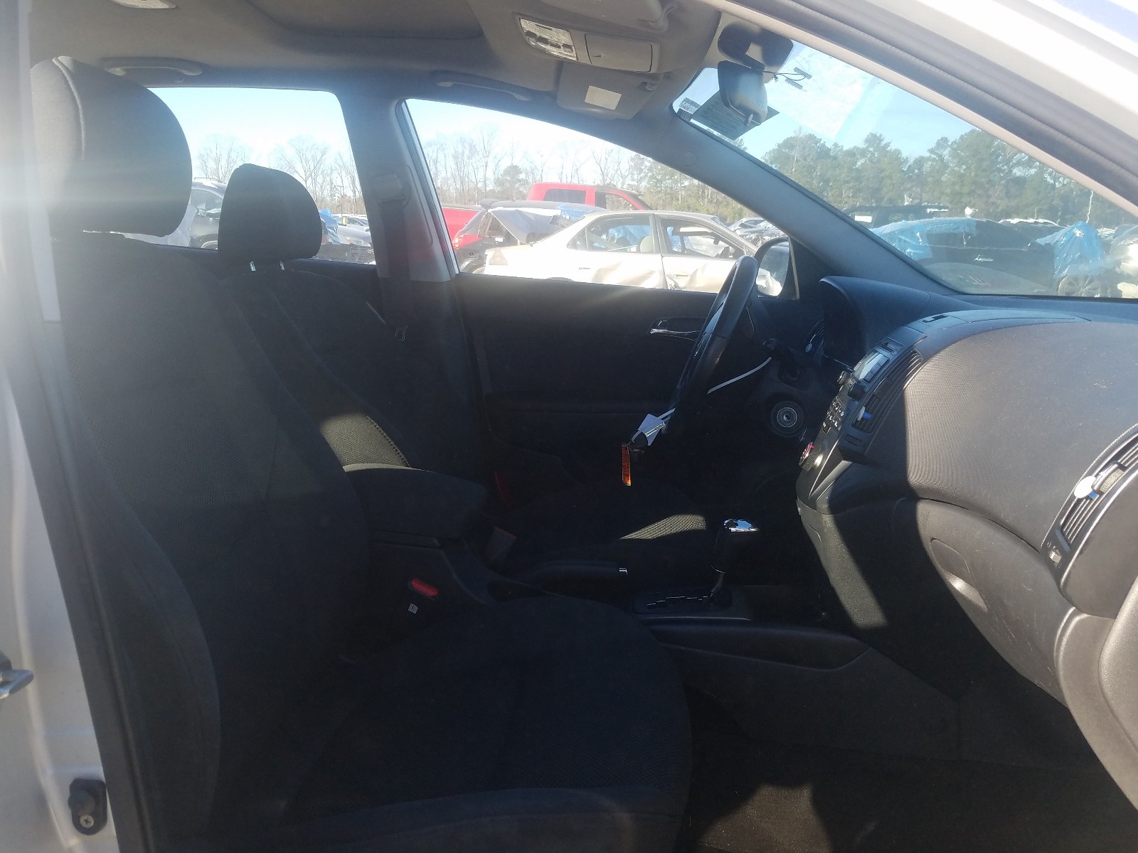 Photo 4 VIN: KMHDC8AE5AU069354 - HYUNDAI ELANTRA TO 