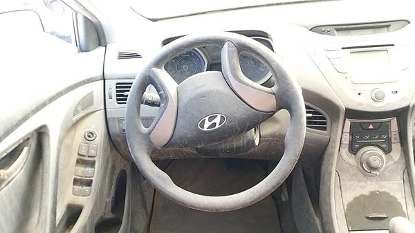 Photo 13 VIN: KMHDG41C0DU665679 - HYUNDAI ELANTRA 