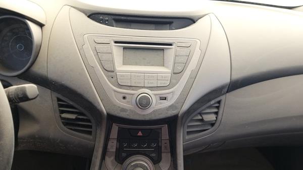 Photo 16 VIN: KMHDG41C0DU665679 - HYUNDAI ELANTRA 