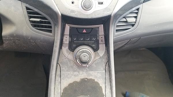 Photo 17 VIN: KMHDG41C0DU665679 - HYUNDAI ELANTRA 