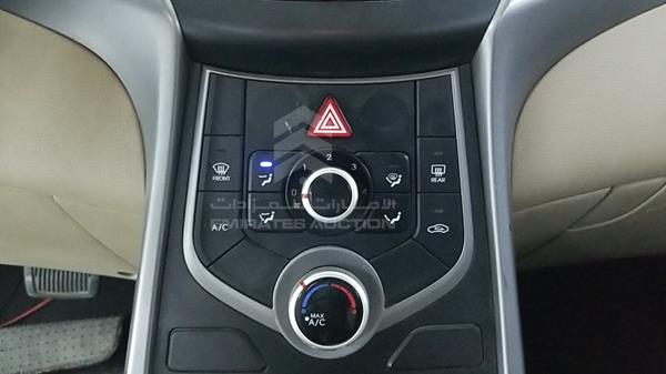 Photo 17 VIN: KMHDG41C1FU409795 - HYUNDAI ELANTRA 