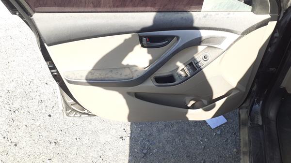 Photo 9 VIN: KMHDG41C4GU494200 - HYUNDAI ELANTRA 