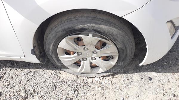 Photo 32 VIN: KMHDG41C6FU254449 - HYUNDAI ELANTRA 