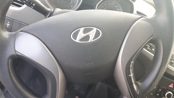 Photo 12 VIN: KMHDG41C9FU201874 - HYUNDAI ELANTRA 