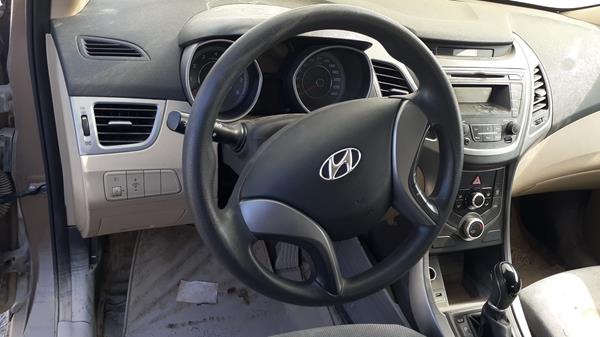 Photo 11 VIN: KMHDG41CXFU272405 - HYUNDAI ELANTRA 